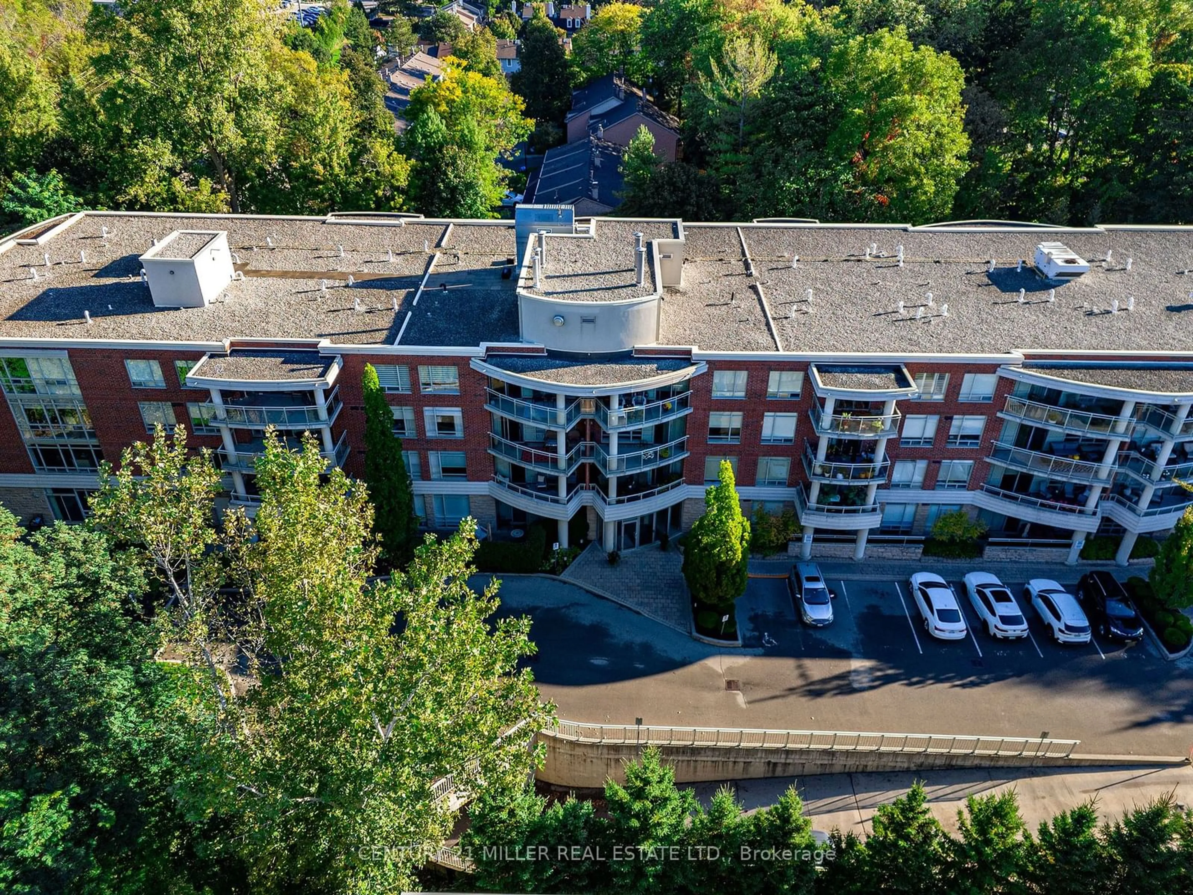 A pic from exterior of the house or condo, the front or back of building for 125 Wilson St #204, Hamilton Ontario L9G 0B3