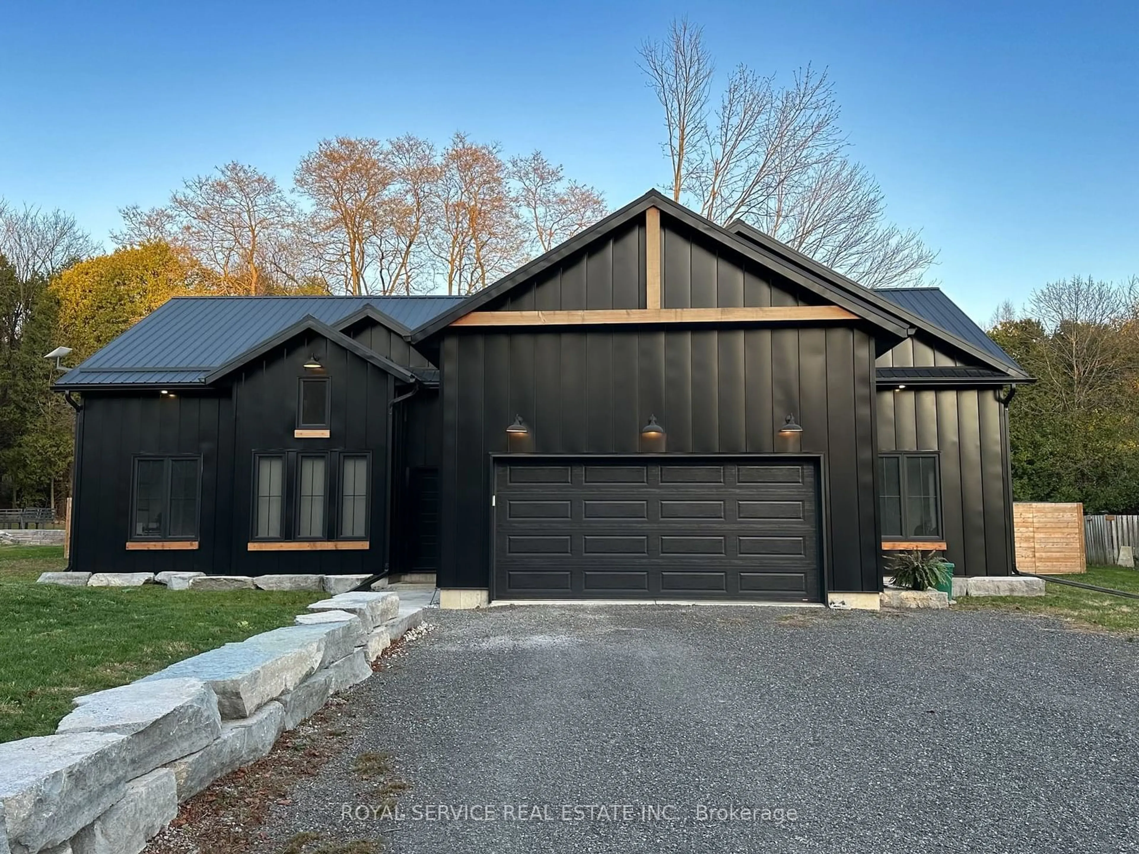 Frontside or backside of a home, cottage for 2611 Division St, Cobourg Ontario K9A 4J7