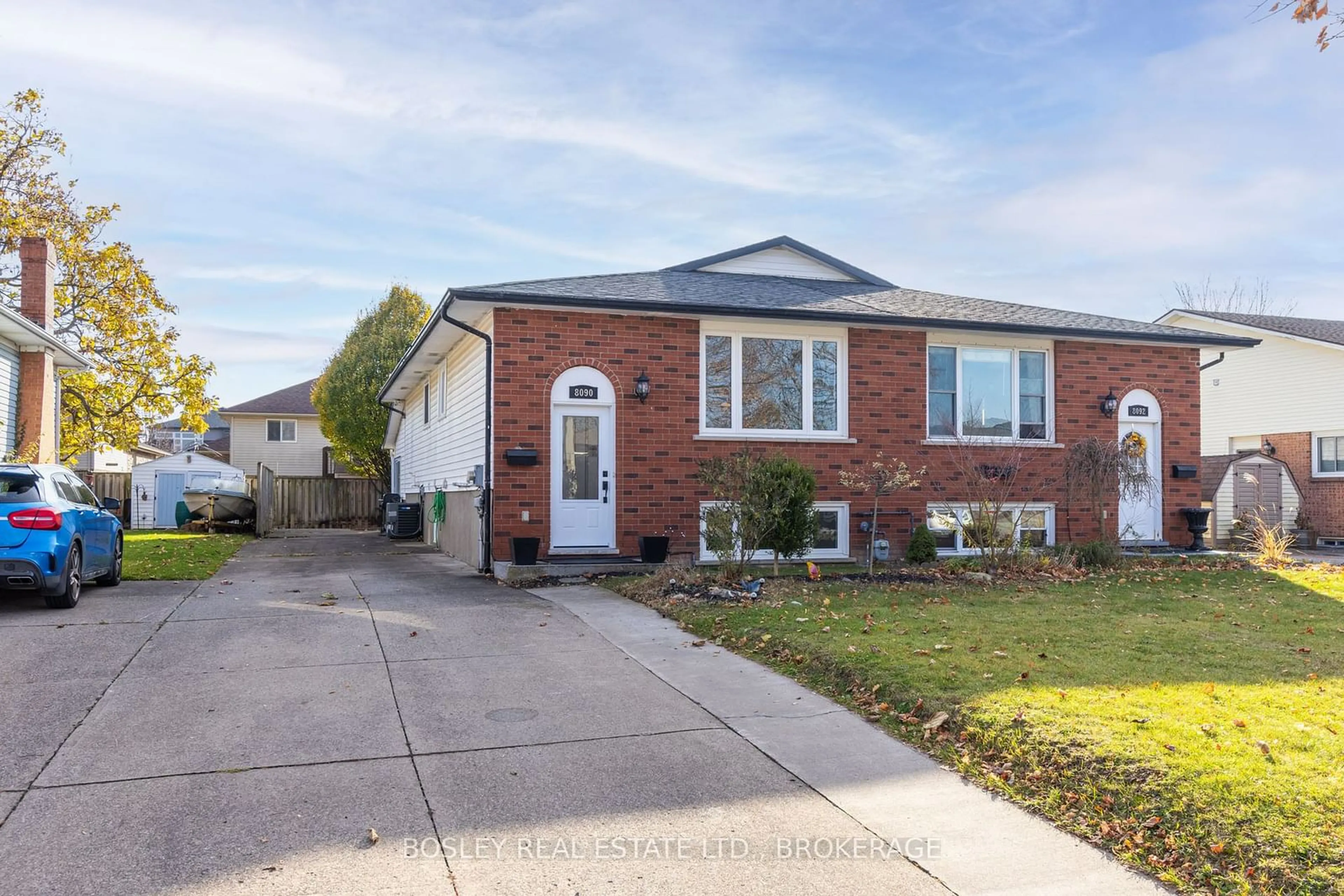 Frontside or backside of a home, the street view for 8090 Post Rd, Niagara Falls Ontario L2H 2L3