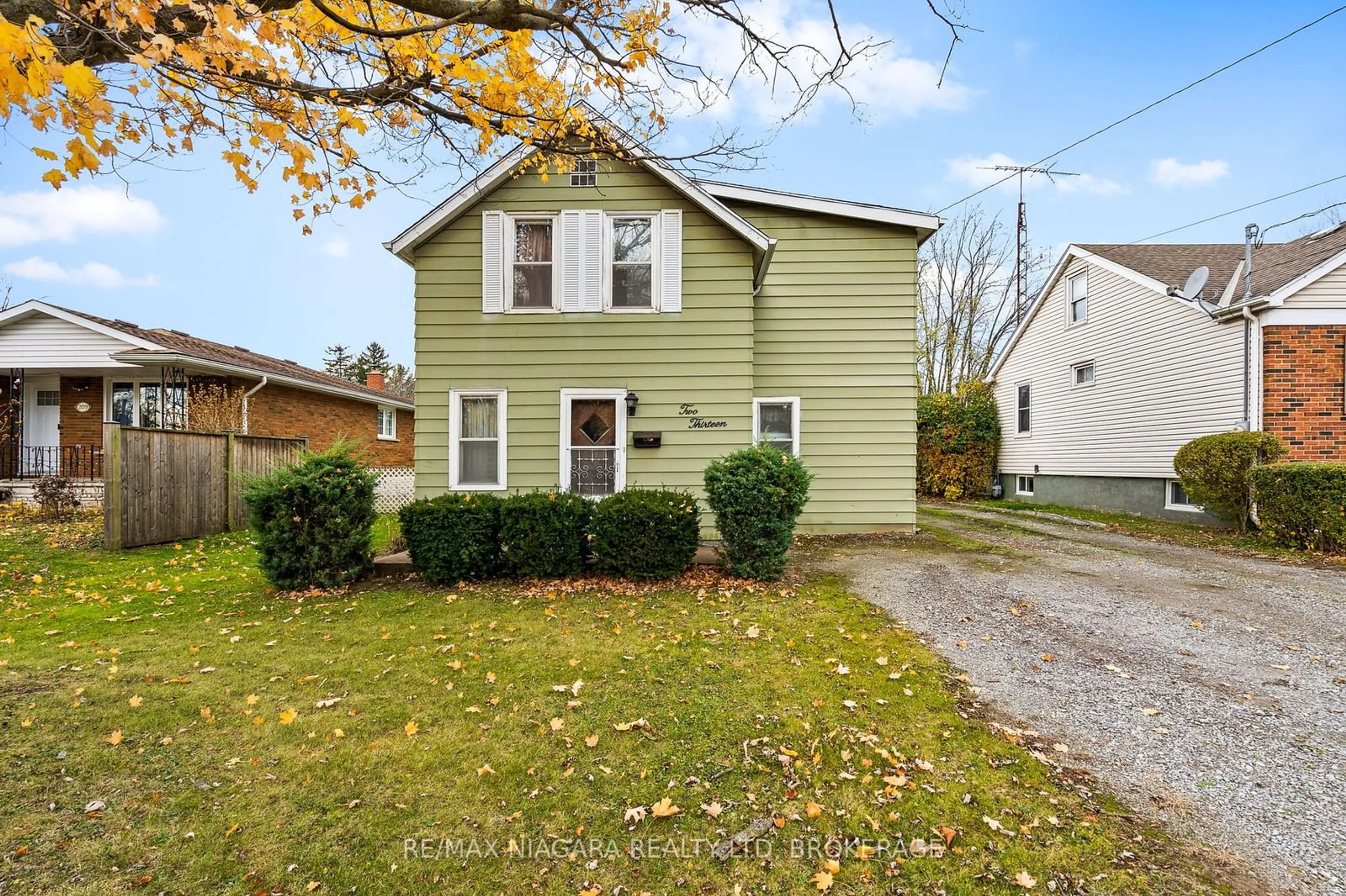 Frontside or backside of a home, the street view for 213 First Ave, Welland Ontario L3C 1Y7