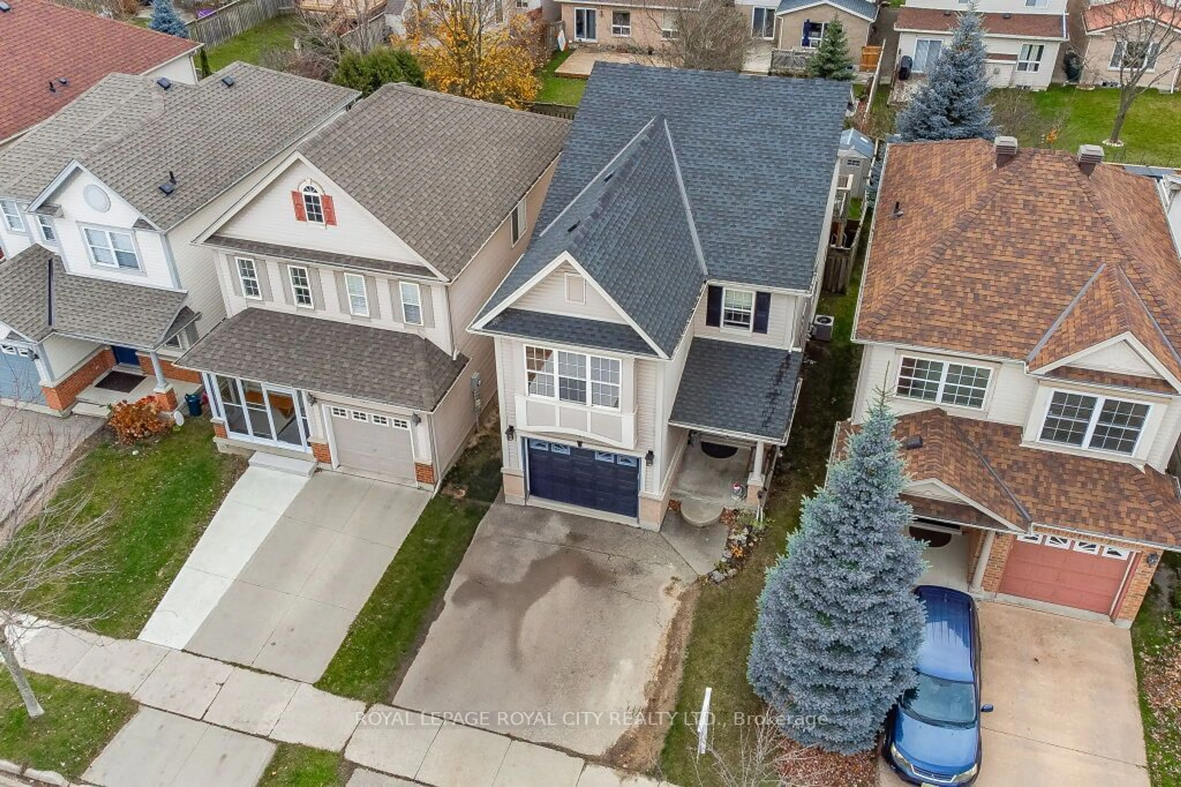 Frontside or backside of a home, the street view for 727 Zermatt Dr, Waterloo Ontario N2T 2W7