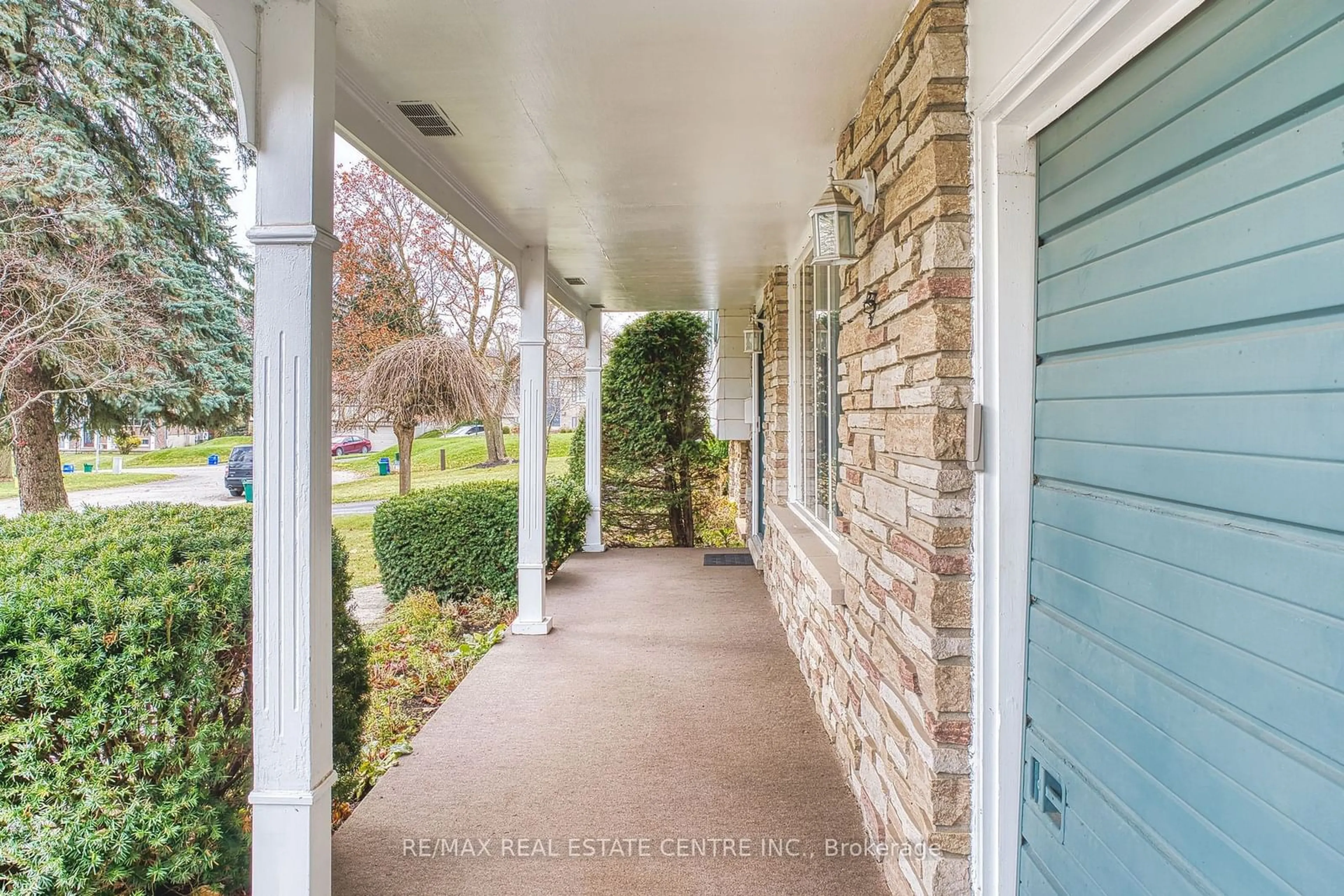 Indoor entryway, wood floors for 272 John St, Centre Wellington Ontario N0B 1S0