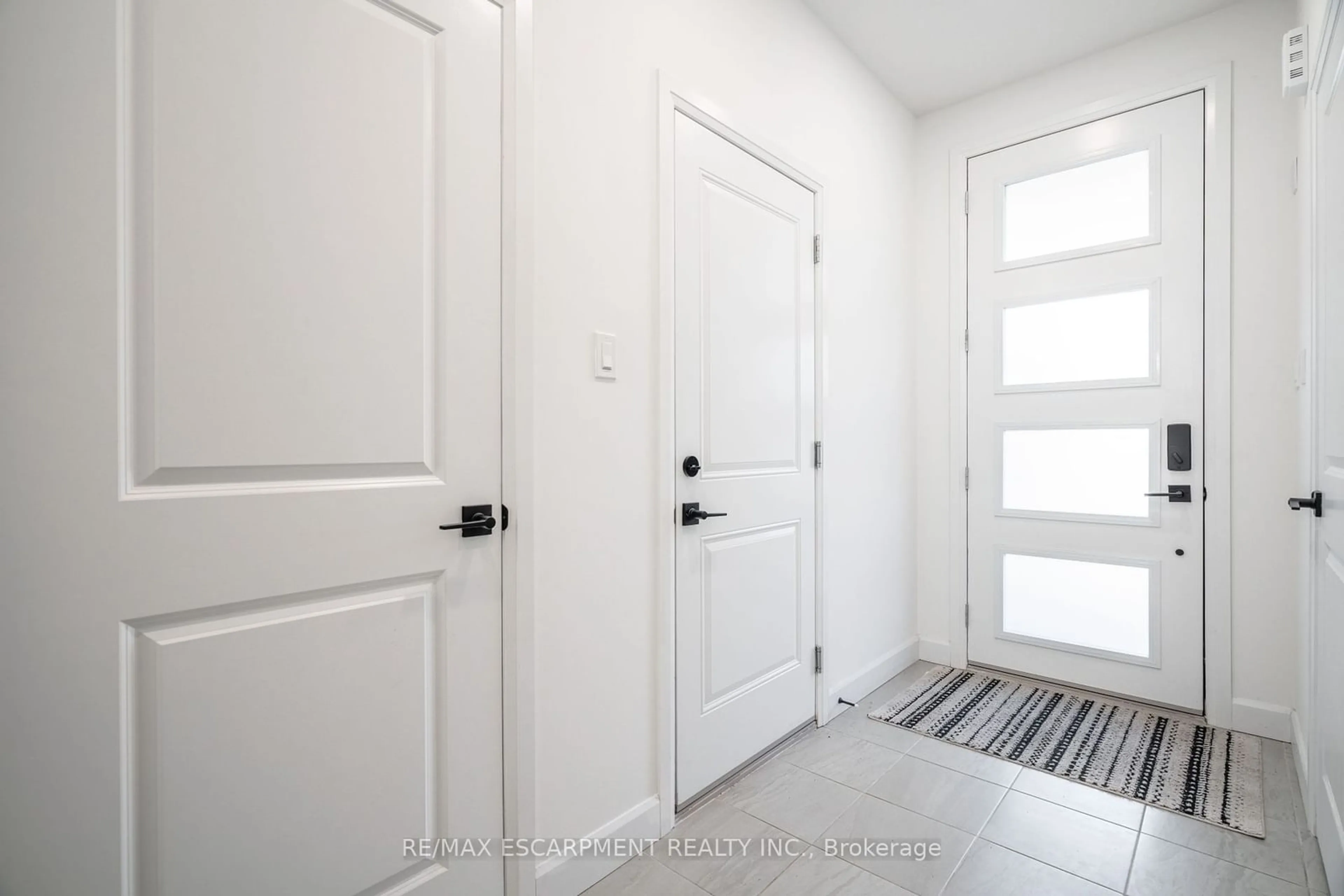 Indoor entryway, wood floors for 33 Southam Lane, Hamilton Ontario L9C 0E9