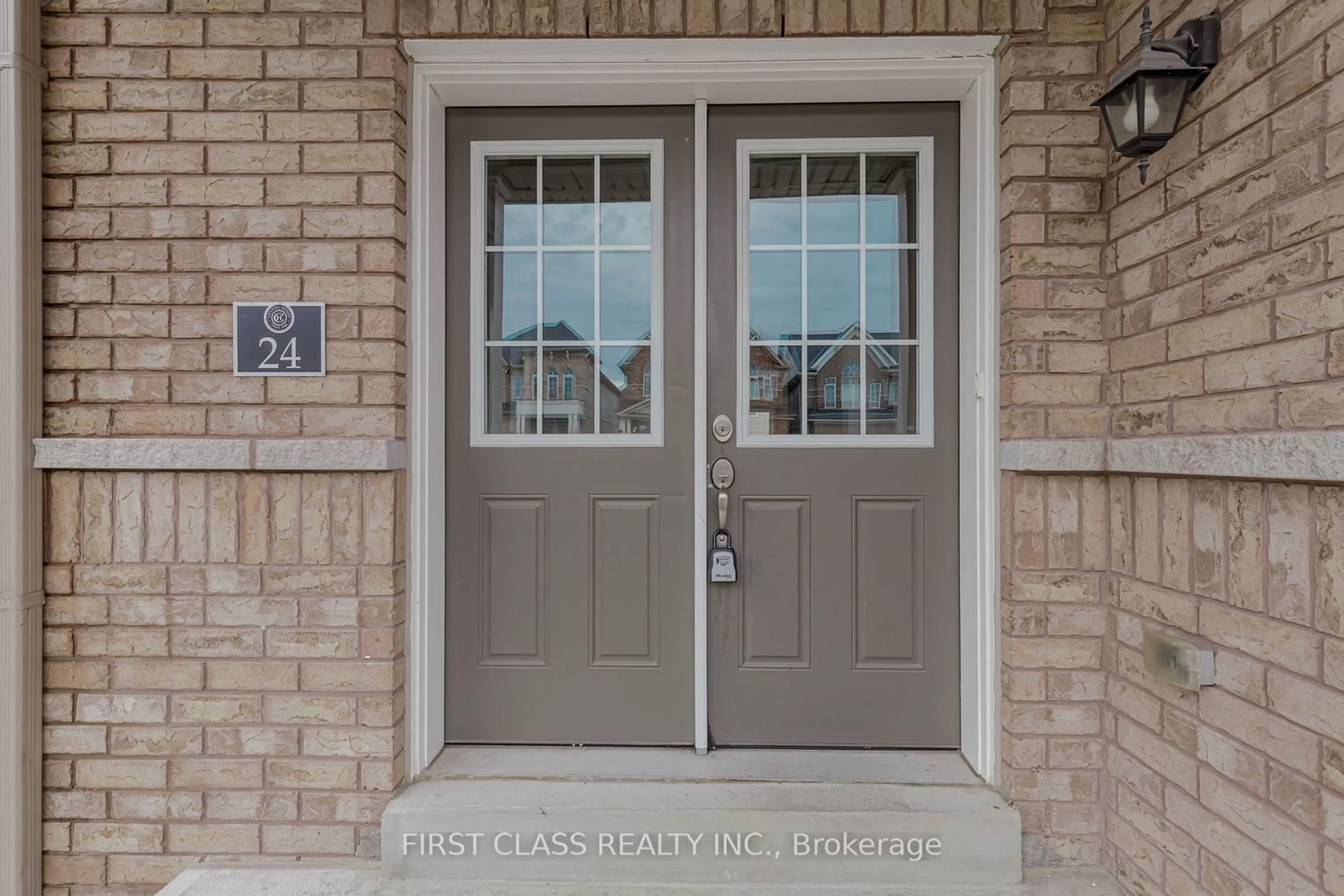 Indoor entryway, wood floors for 24 Weatherall Ave, Cambridge Ontario N3H 5L5