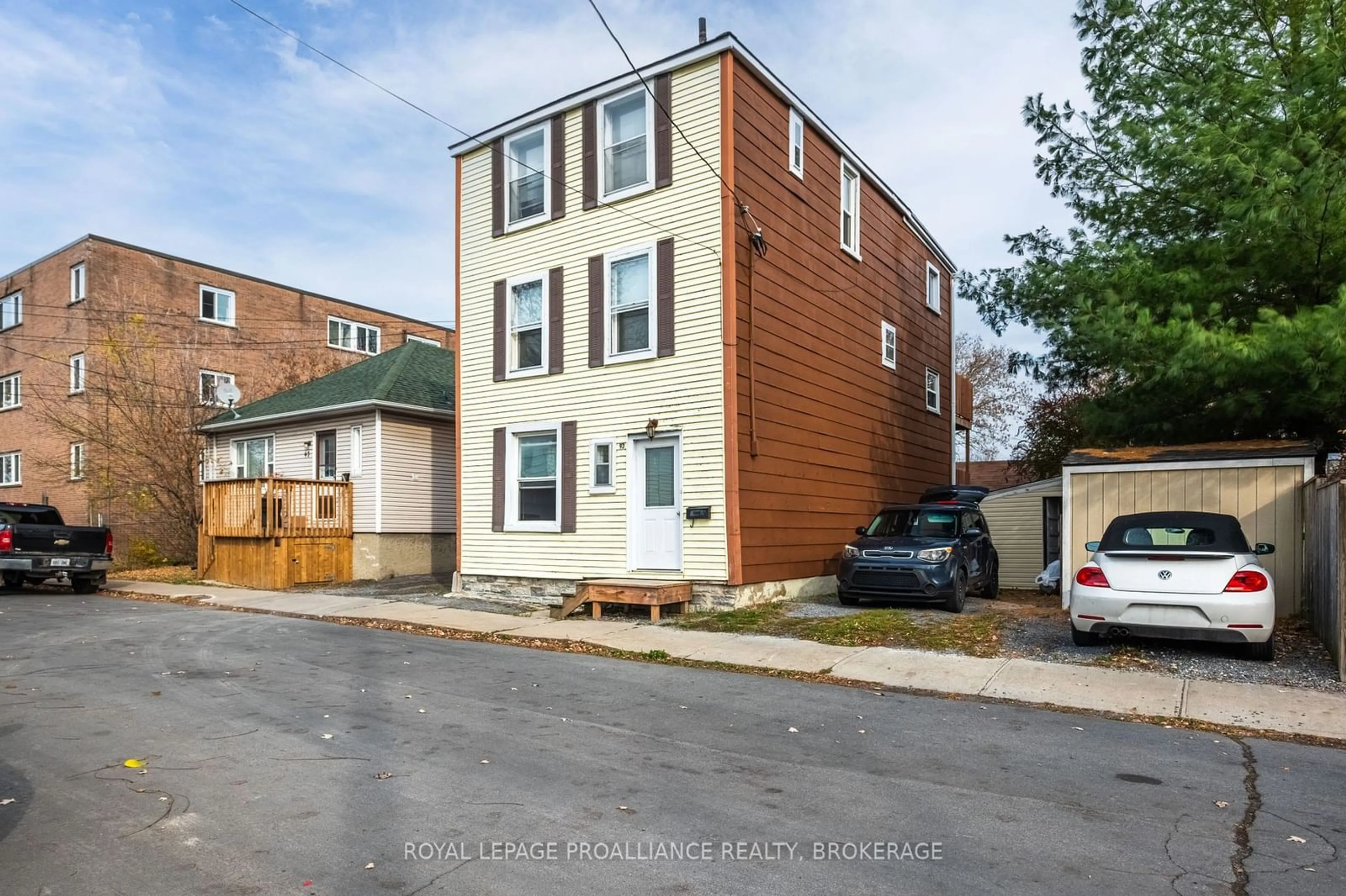 A pic from exterior of the house or condo, the street view for 93 Cherry St, Kingston Ontario K7K 3W7