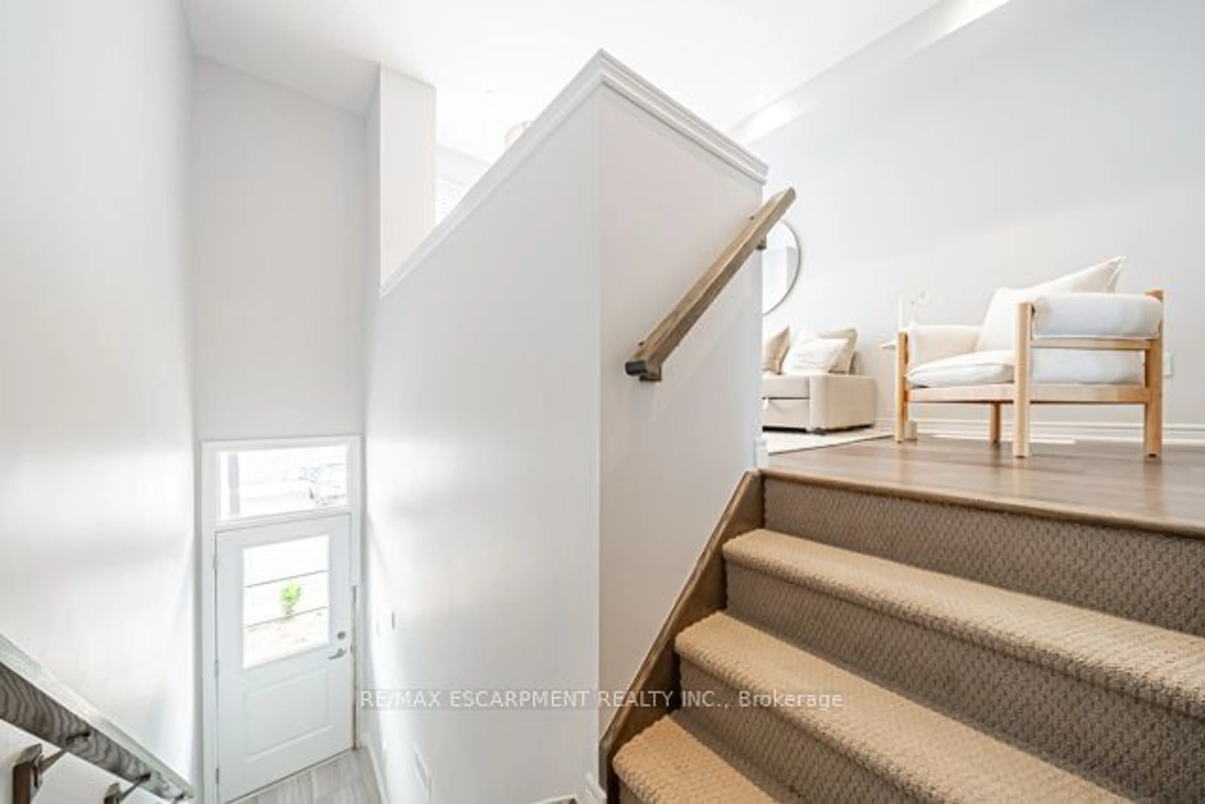 Stairs for 5000 Connor Dr #62, Lincoln Ontario L3J 0T4