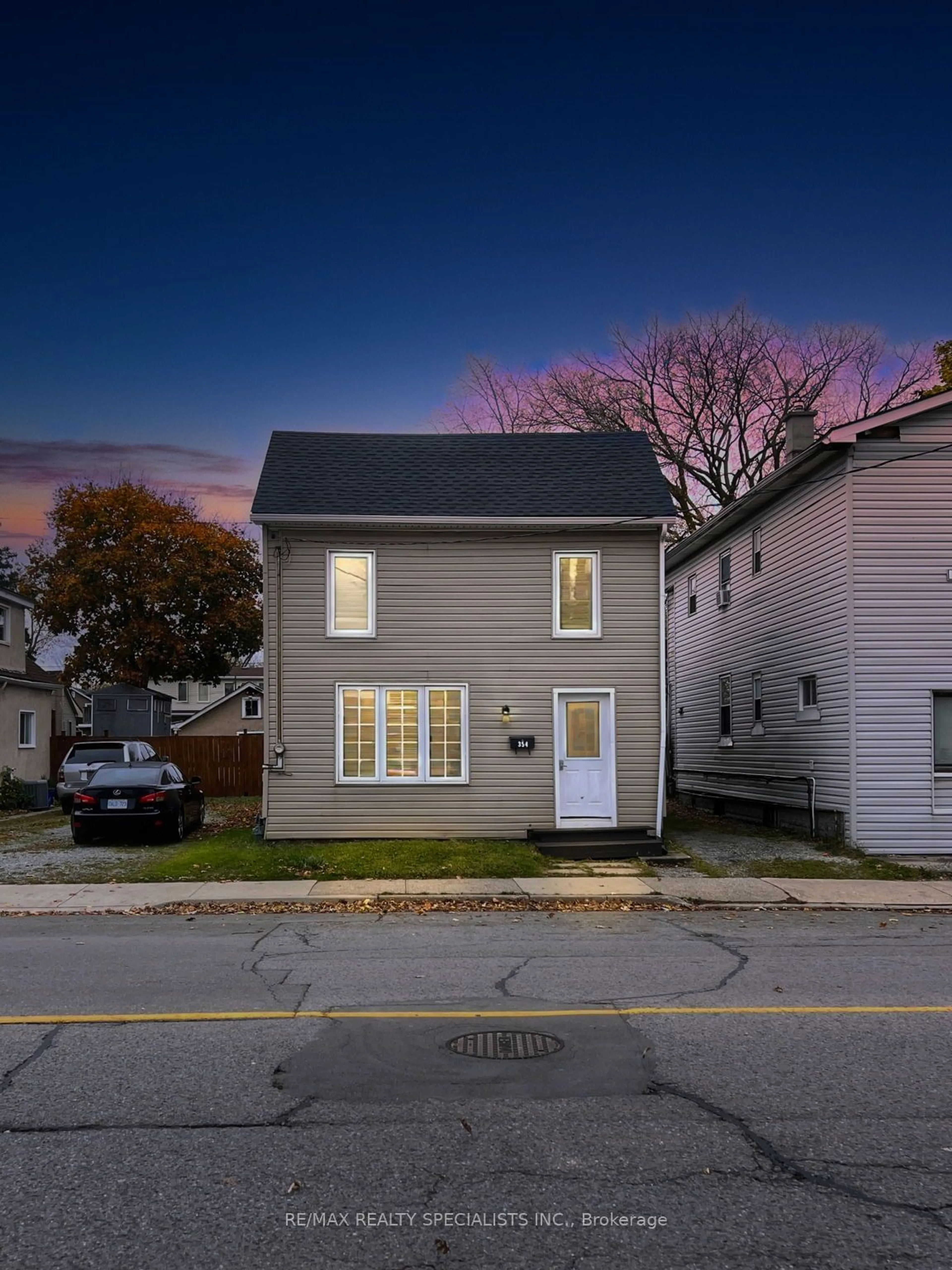 A pic from exterior of the house or condo, the street view for 354 Crowland Ave, Welland Ontario L3B 1X7