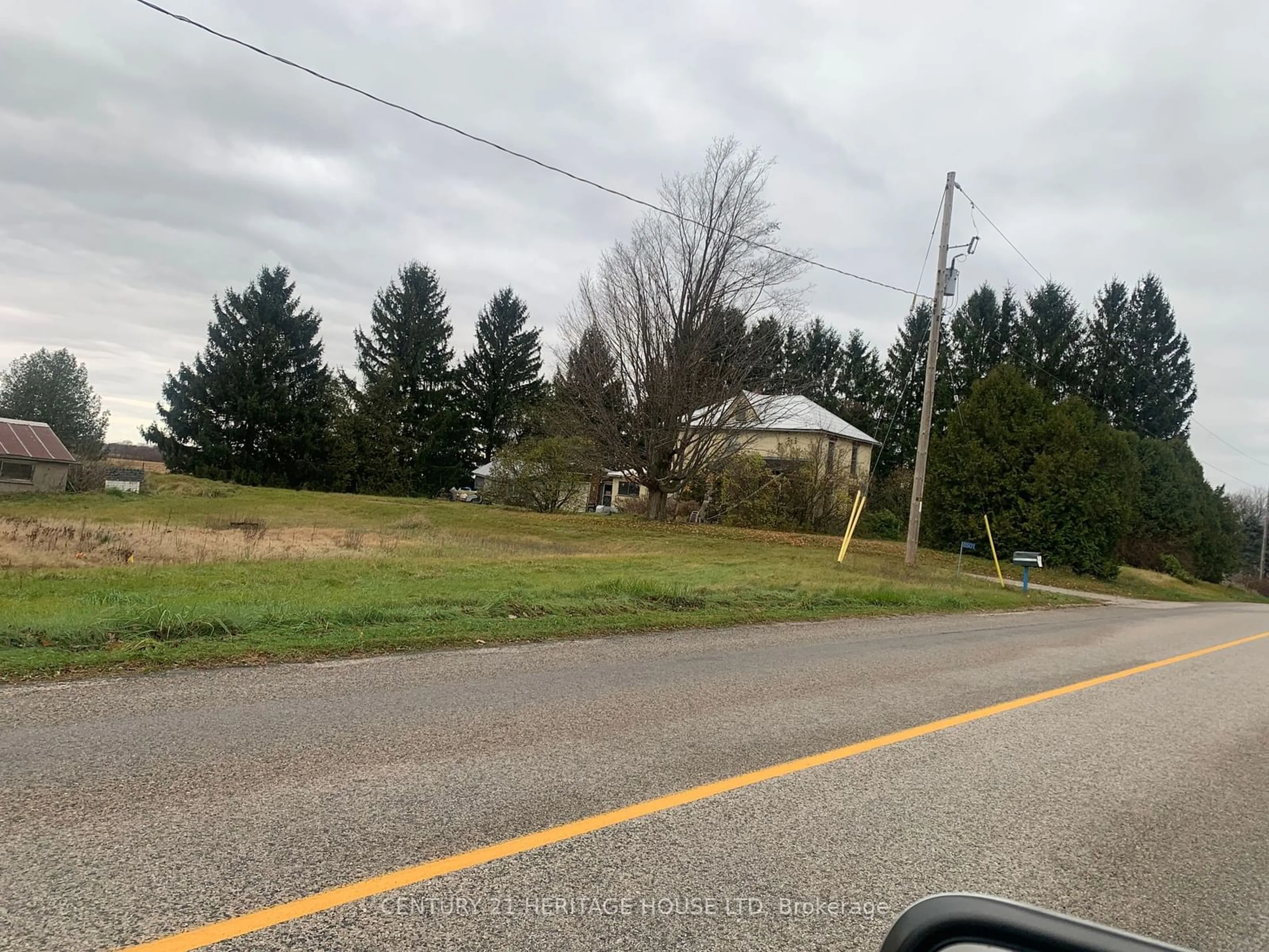 Frontside or backside of a home, the street view for 8801 Hacienda Rd, Aylmer Ontario N5H 2R1