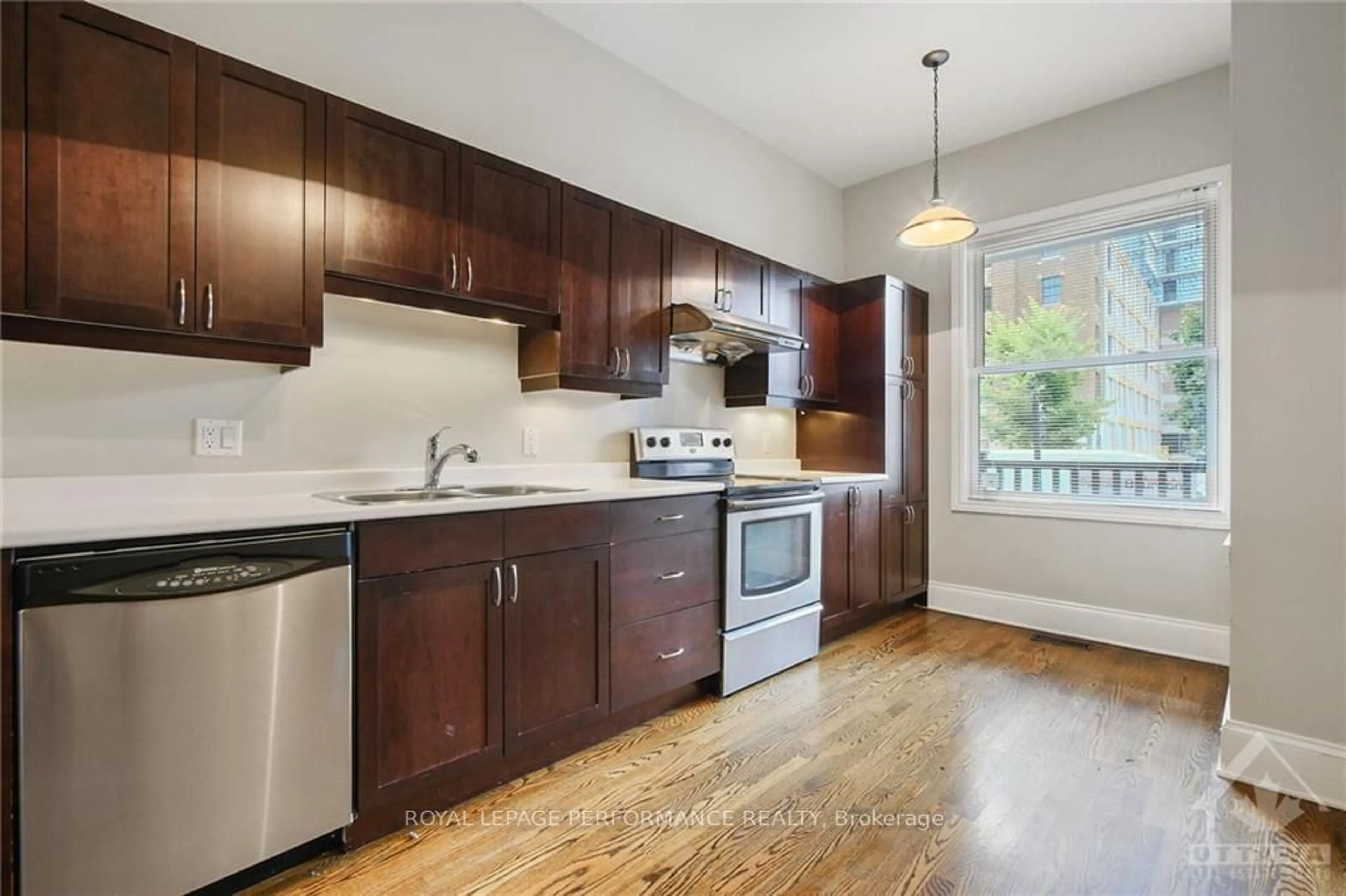 Standard kitchen, wood floors for 123 YORK St, Lower Town - Sandy Hill Ontario K1N 5T4