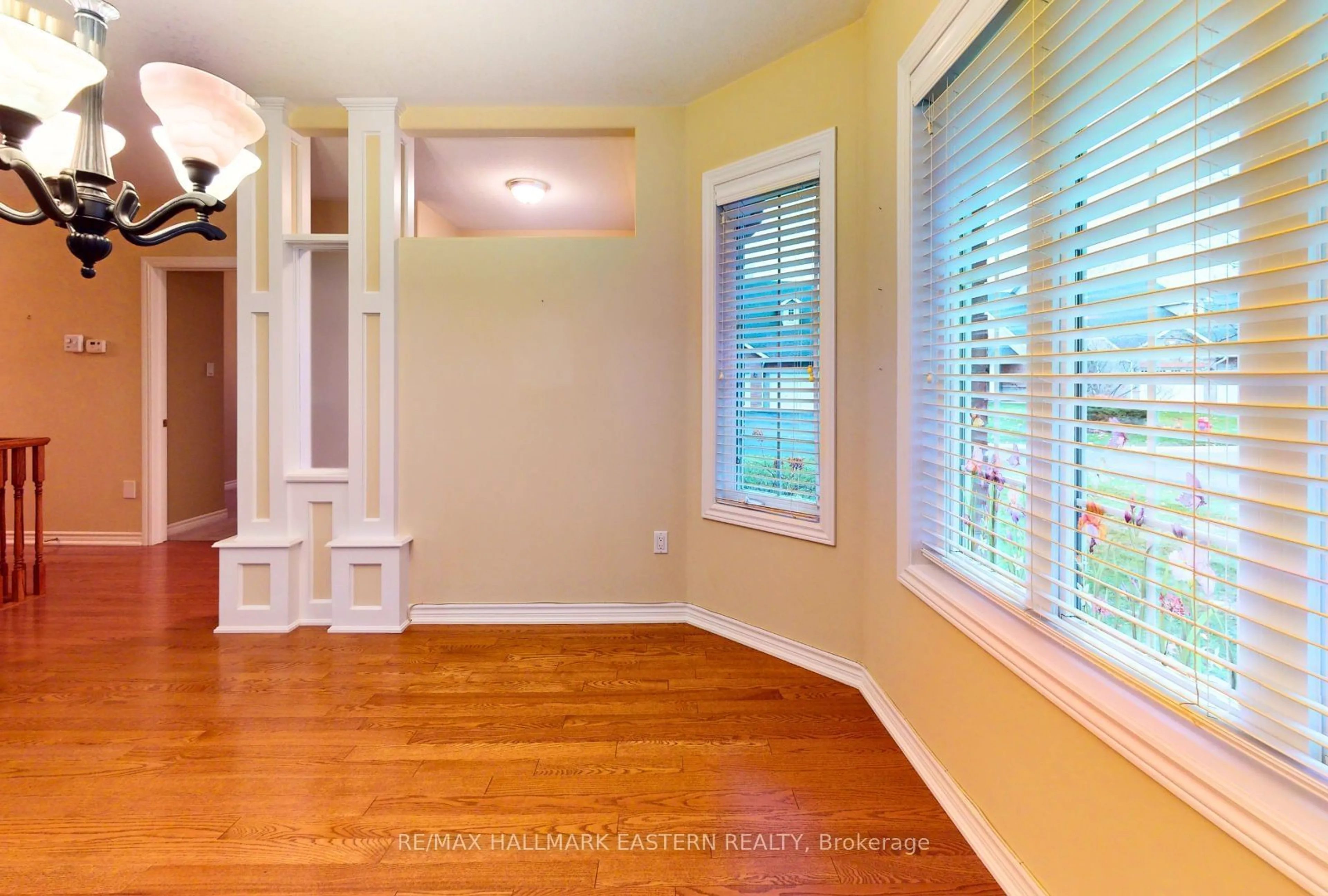 Indoor entryway, wood floors for 20 Village Cres, Peterborough Ontario K9J 0A9