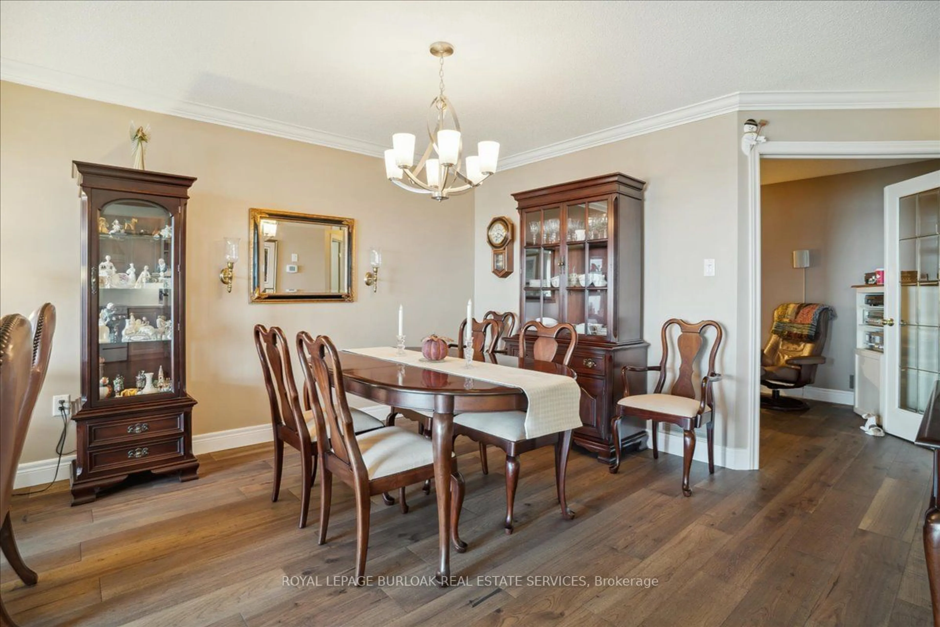 Dining room, wood floors, cottage for 515 North Service Rd #27, Hamilton Ontario L8E 5X6