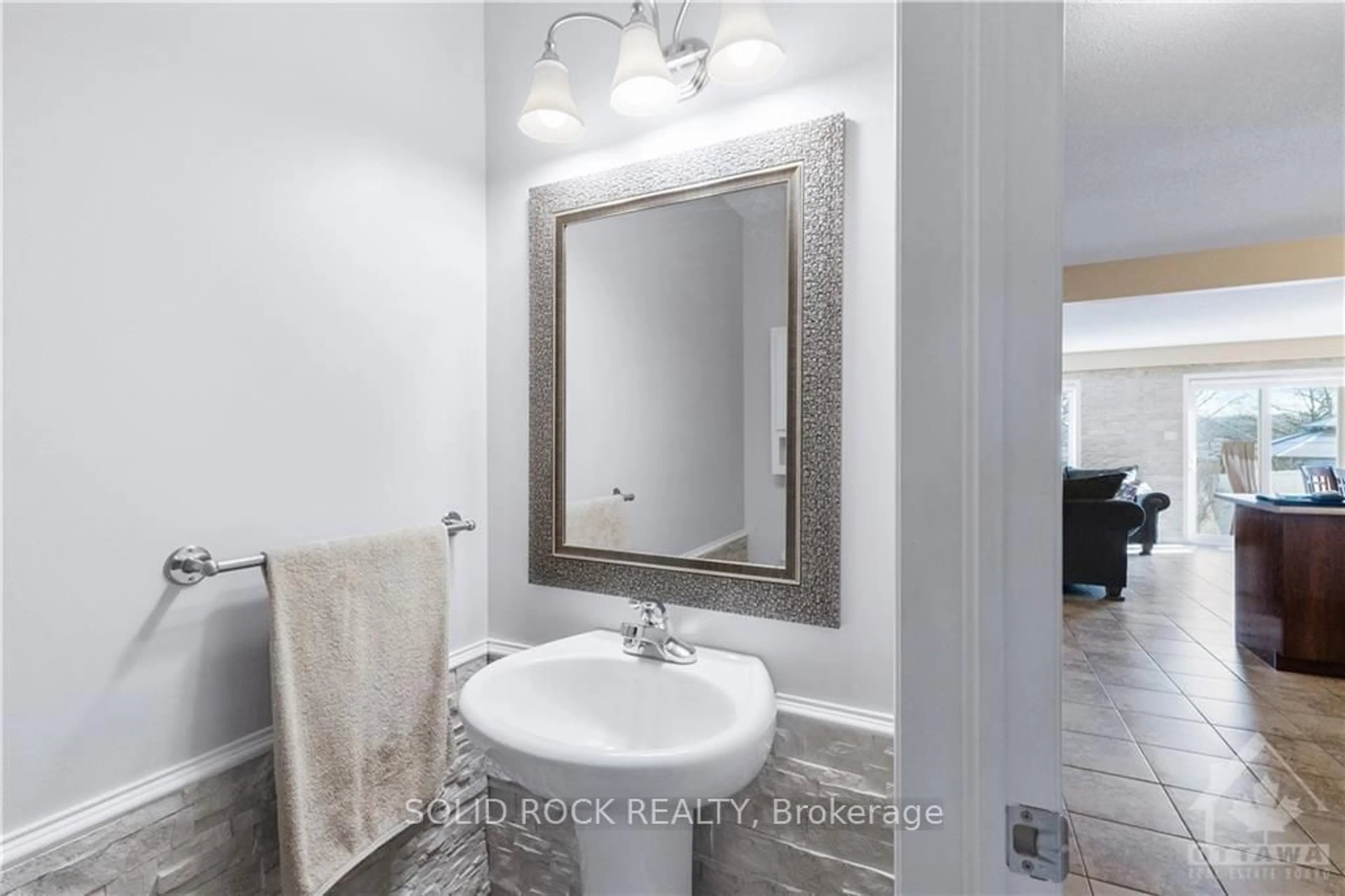 Bathroom, ceramic floors for 2581 RAYMOND St, Clarence-Rockland Ontario K4K 0B6