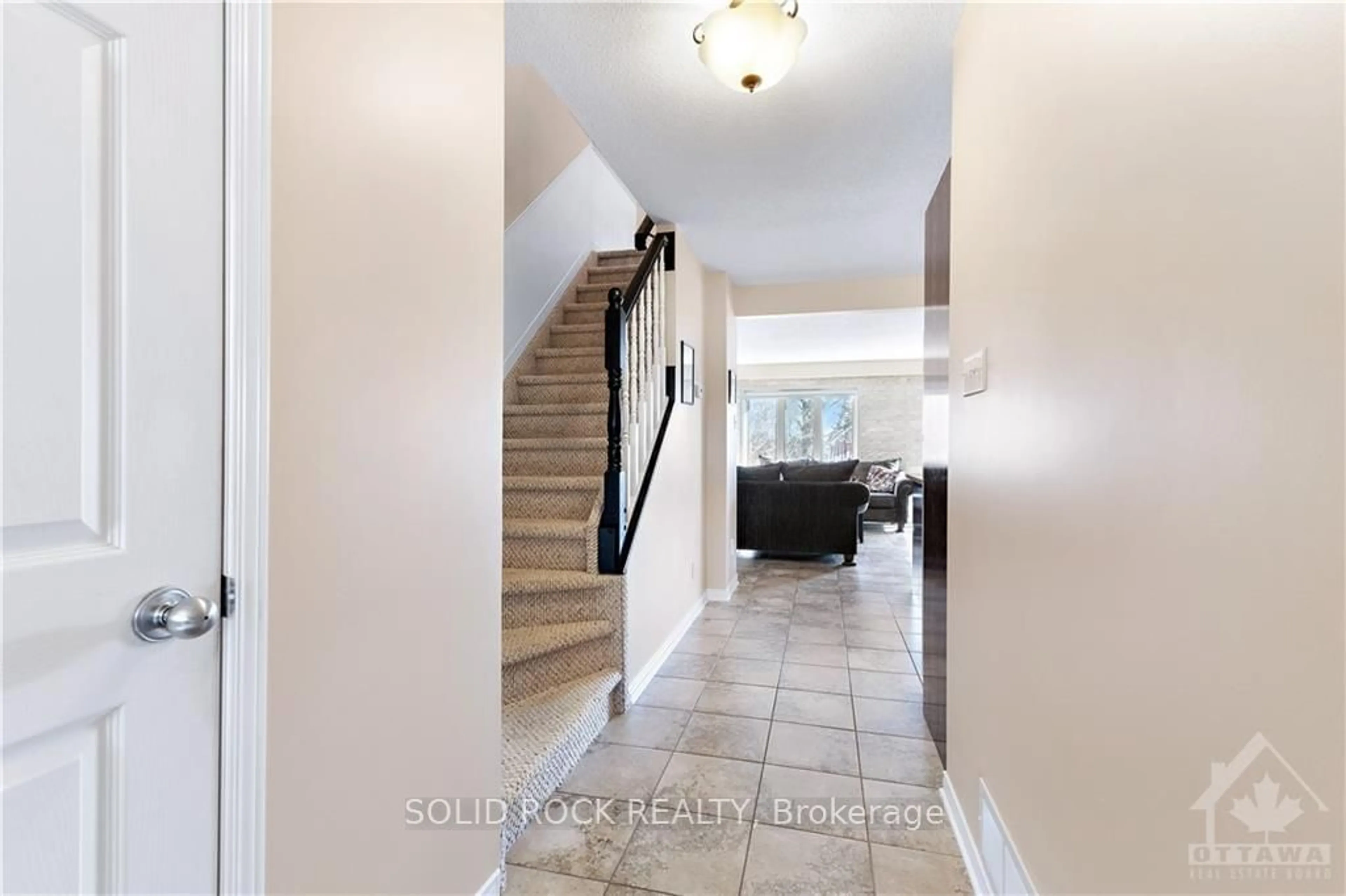 Indoor entryway, wood floors for 2581 RAYMOND St, Clarence-Rockland Ontario K4K 0B6