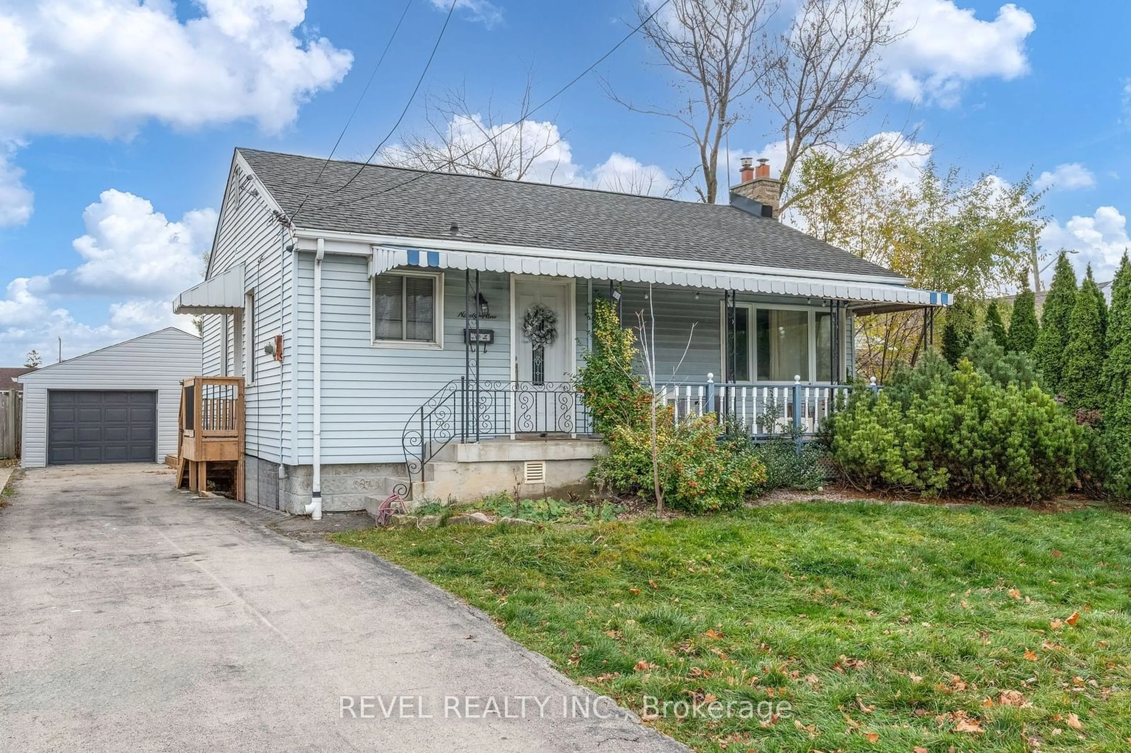 Frontside or backside of a home, cottage for 99 East 36th St, Hamilton Ontario L8V 3Z2