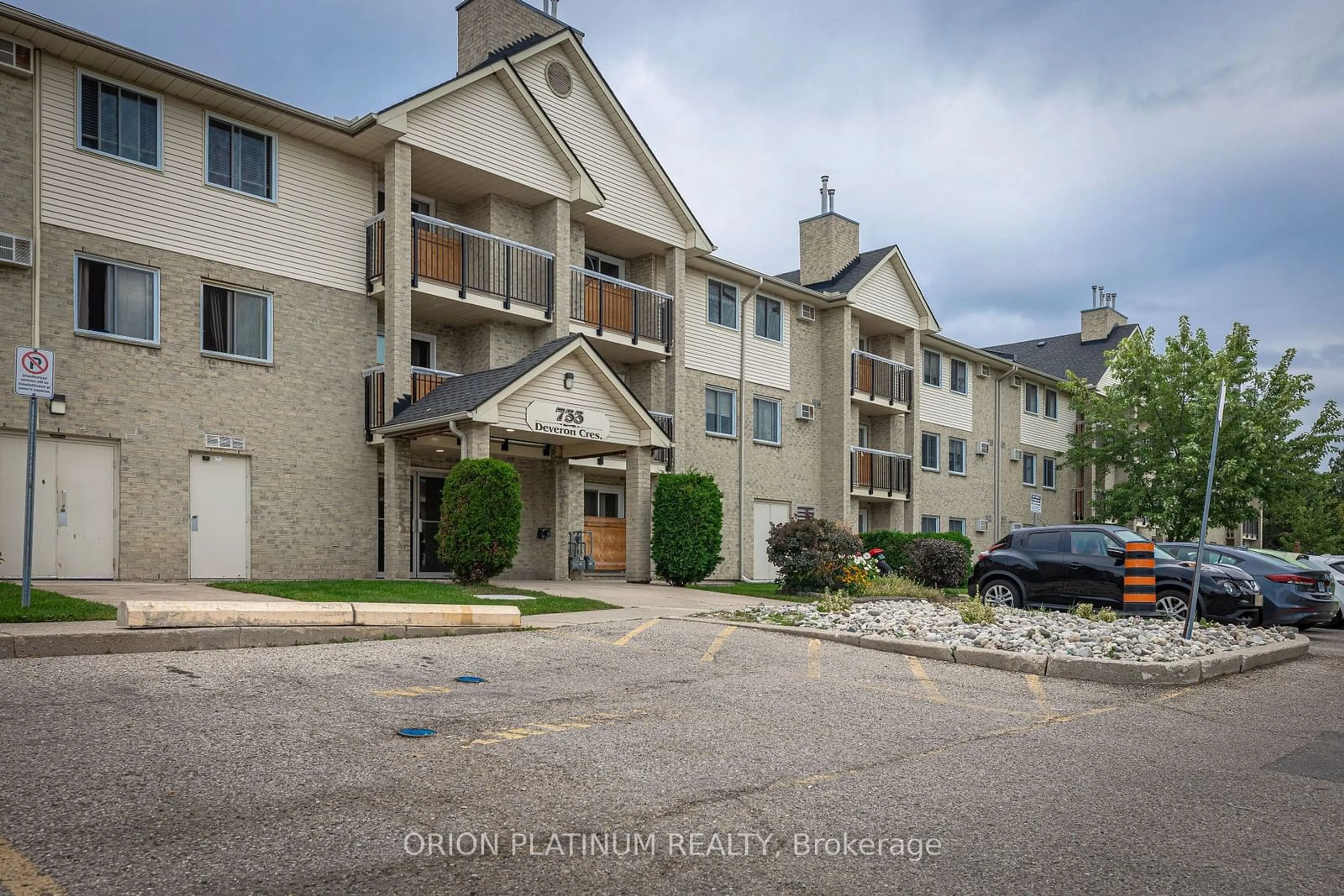 A pic from exterior of the house or condo, the front or back of building for 733 Deveron Cres #303, London Ontario N5Z 4X7