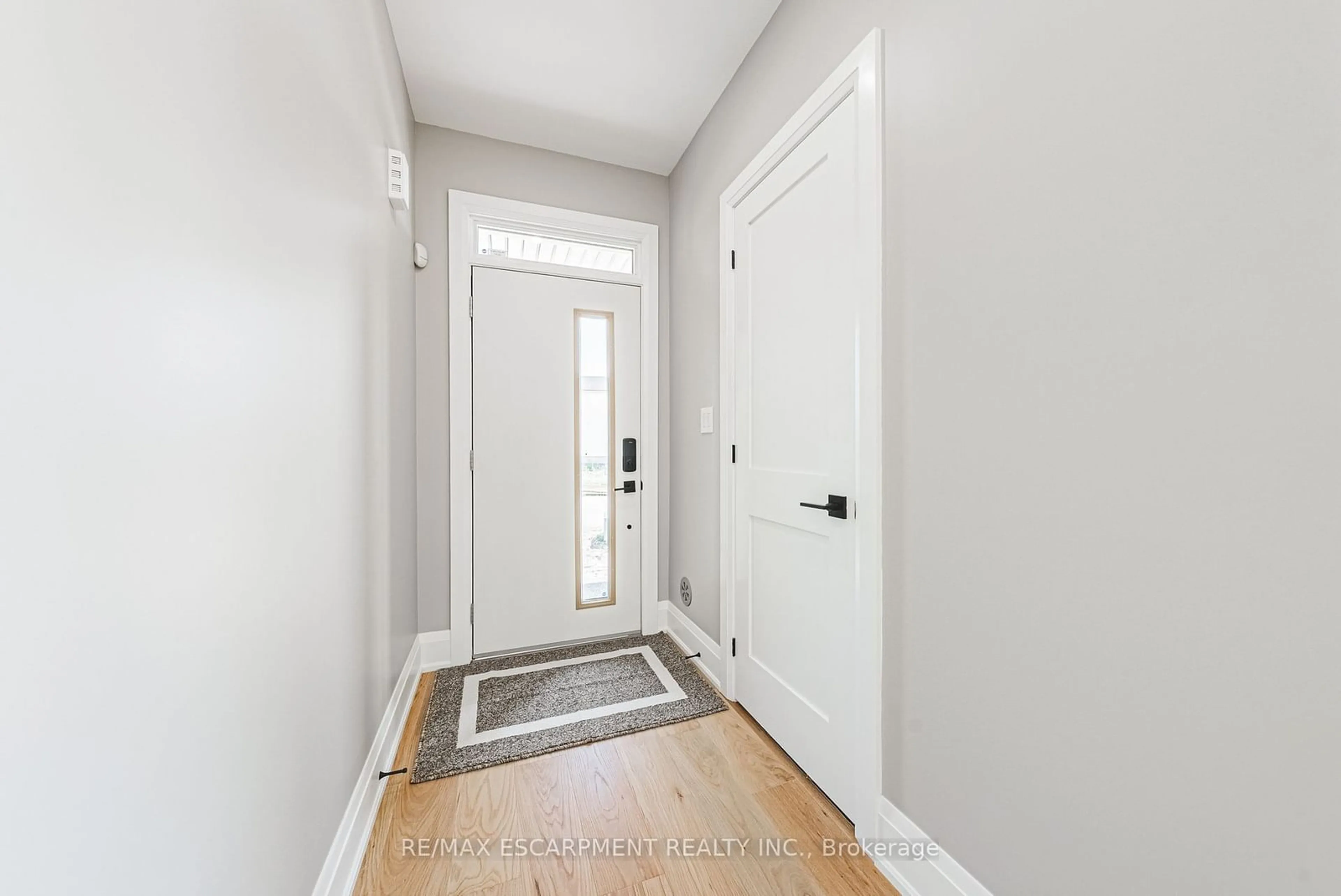 Indoor entryway, wood floors for 6220 Curlin Cres, Niagara Falls Ontario L2H 0B8