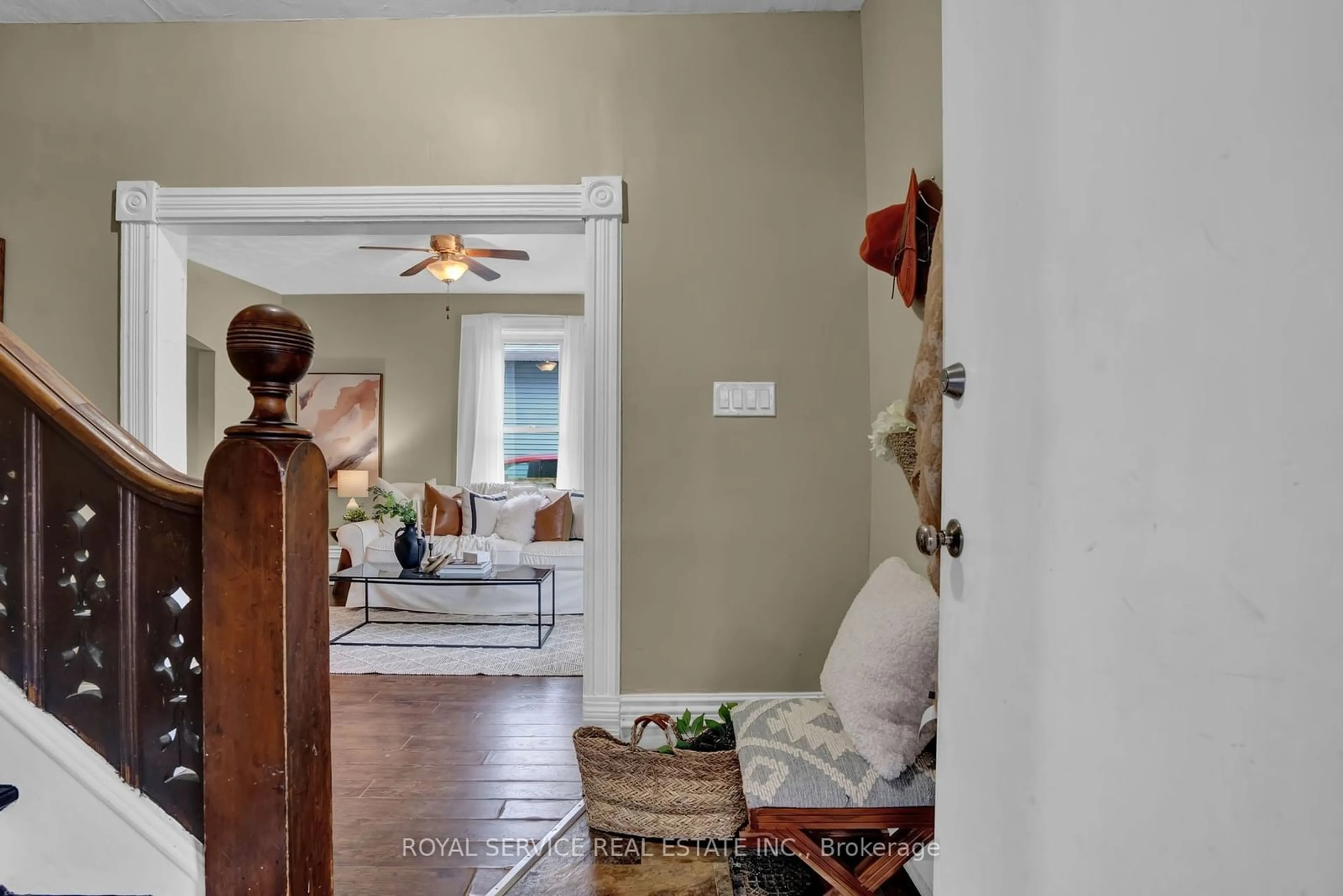 Indoor entryway, wood floors for 9 Fair Ave, Kawartha Lakes Ontario K9V 3P2