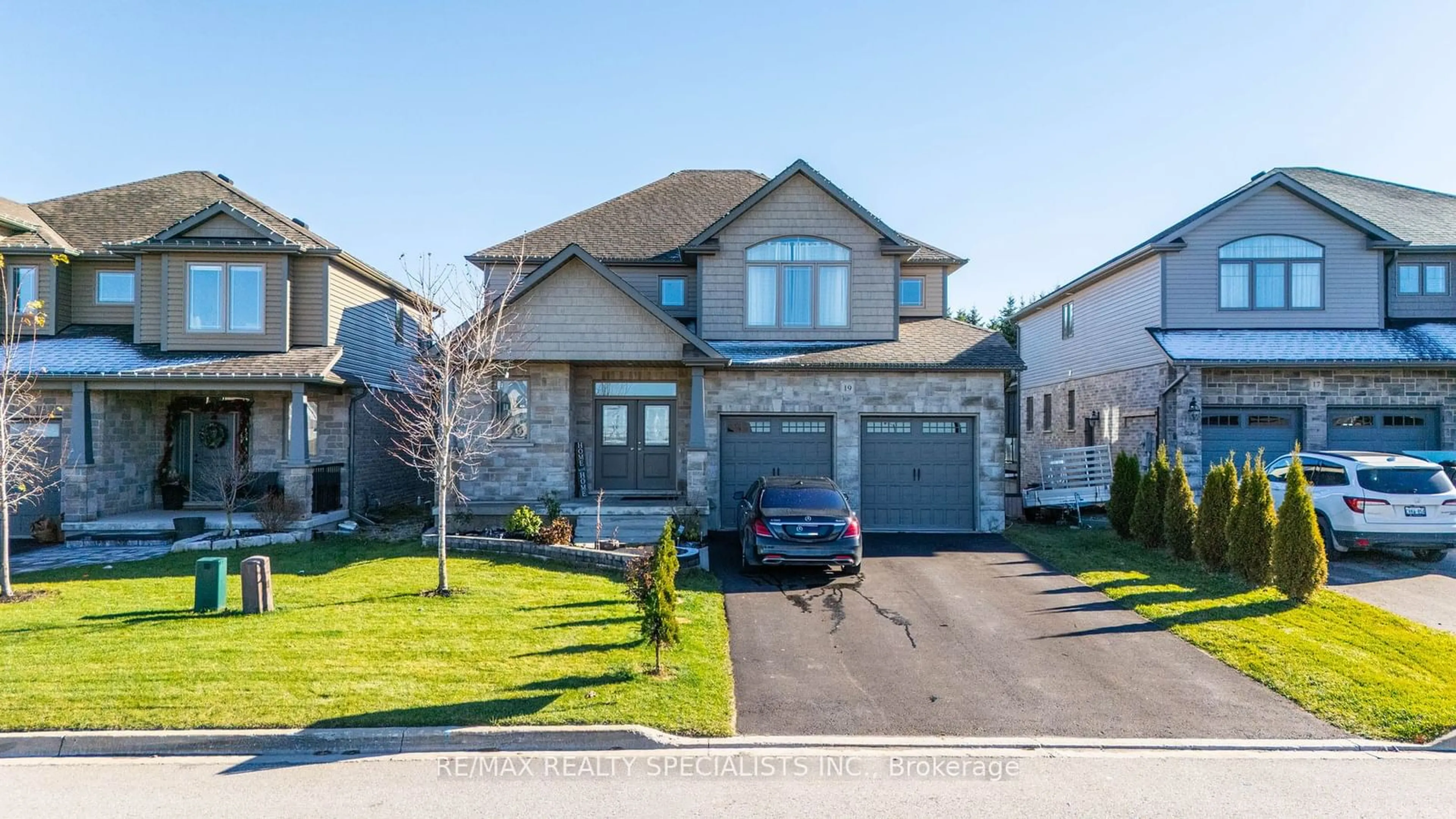 Frontside or backside of a home, the street view for 19 Ritchie Dr, East Luther Grand Valley Ontario L9W 6W4