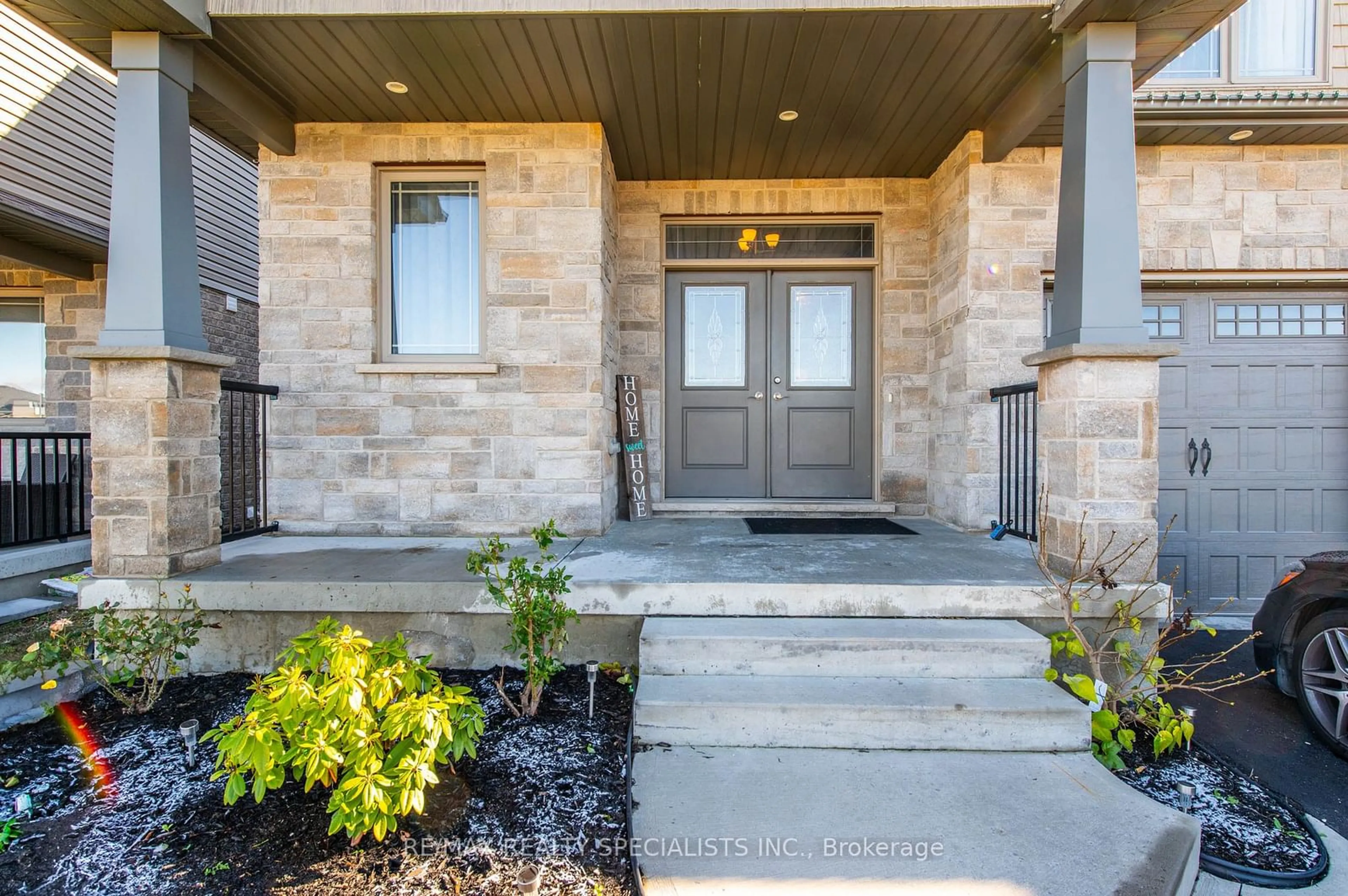 Indoor entryway, cement floor for 19 Ritchie Dr, East Luther Grand Valley Ontario L9W 6W4