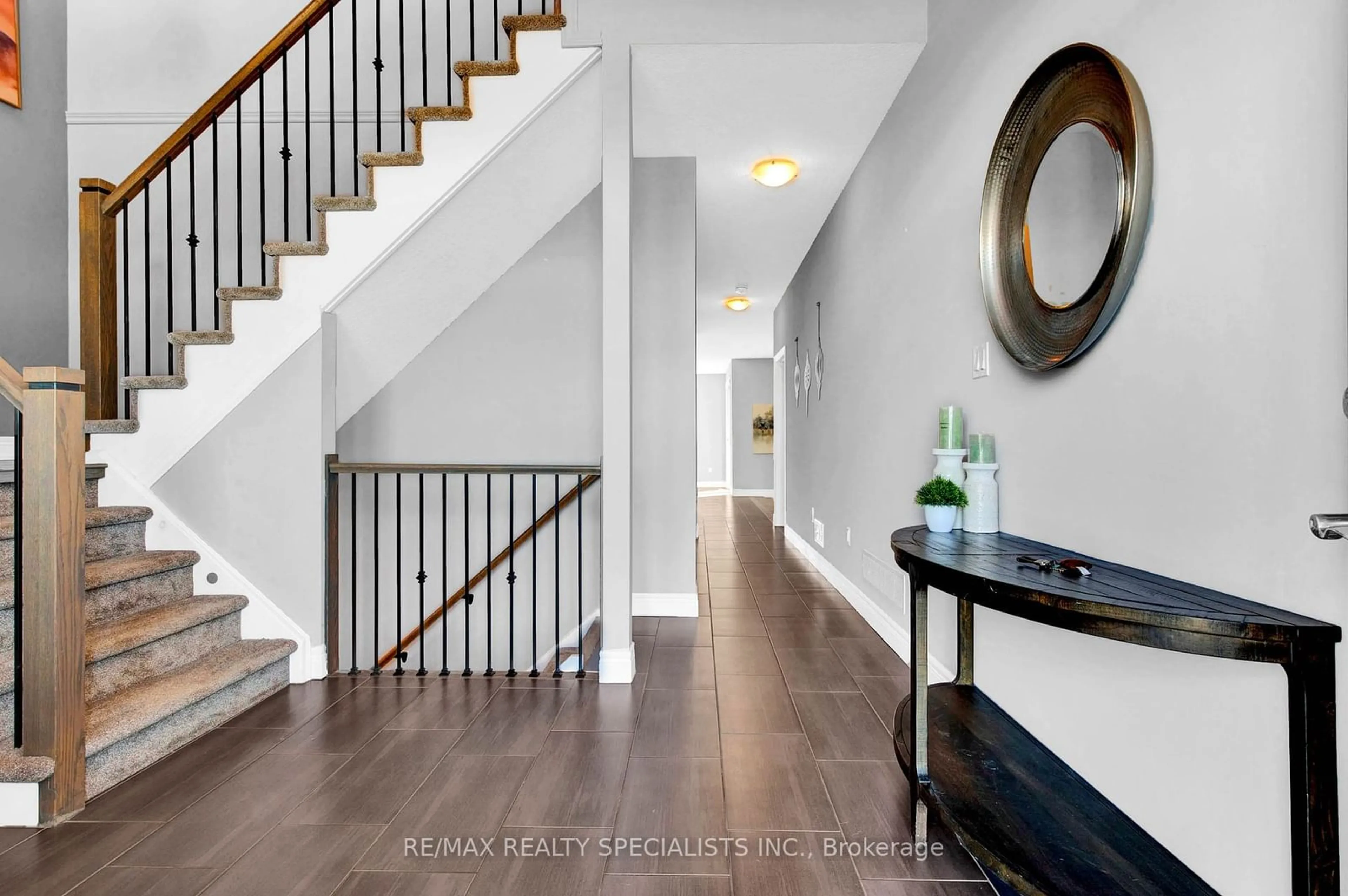 Indoor entryway, wood floors for 19 Ritchie Dr, East Luther Grand Valley Ontario L9W 6W4