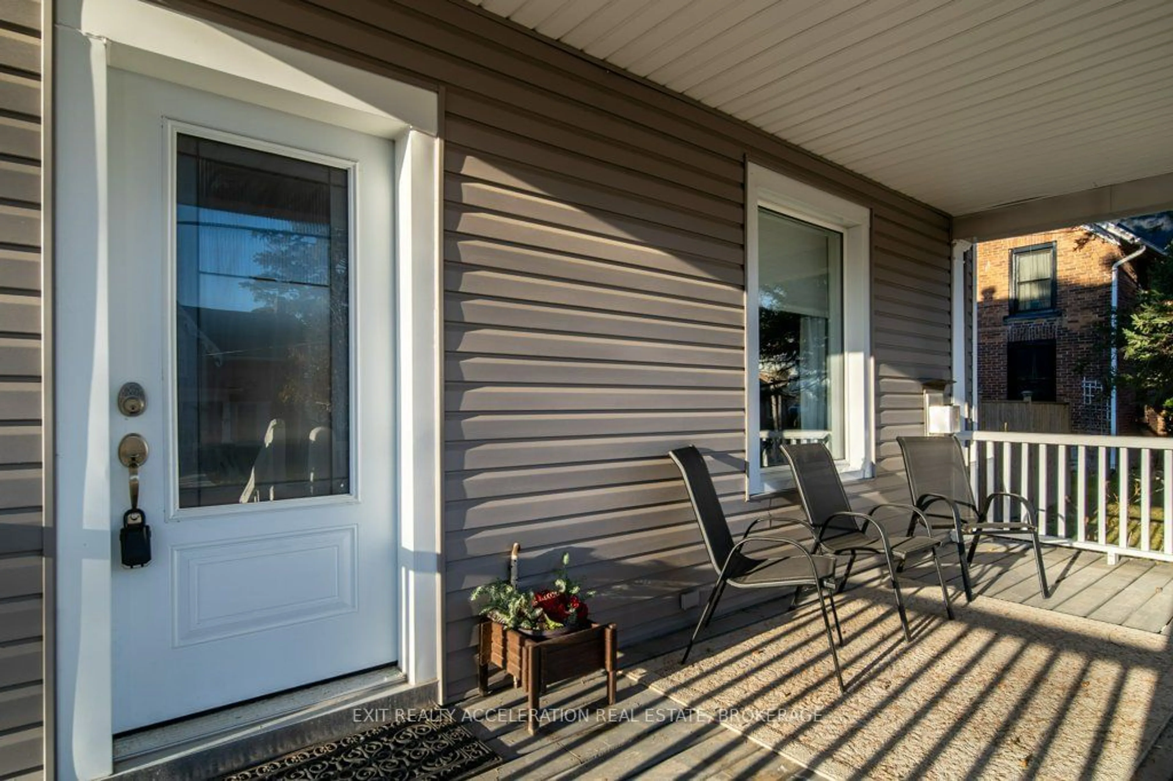 Patio, cottage for 191 Bridge St, Greater Napanee Ontario K7R 2E3