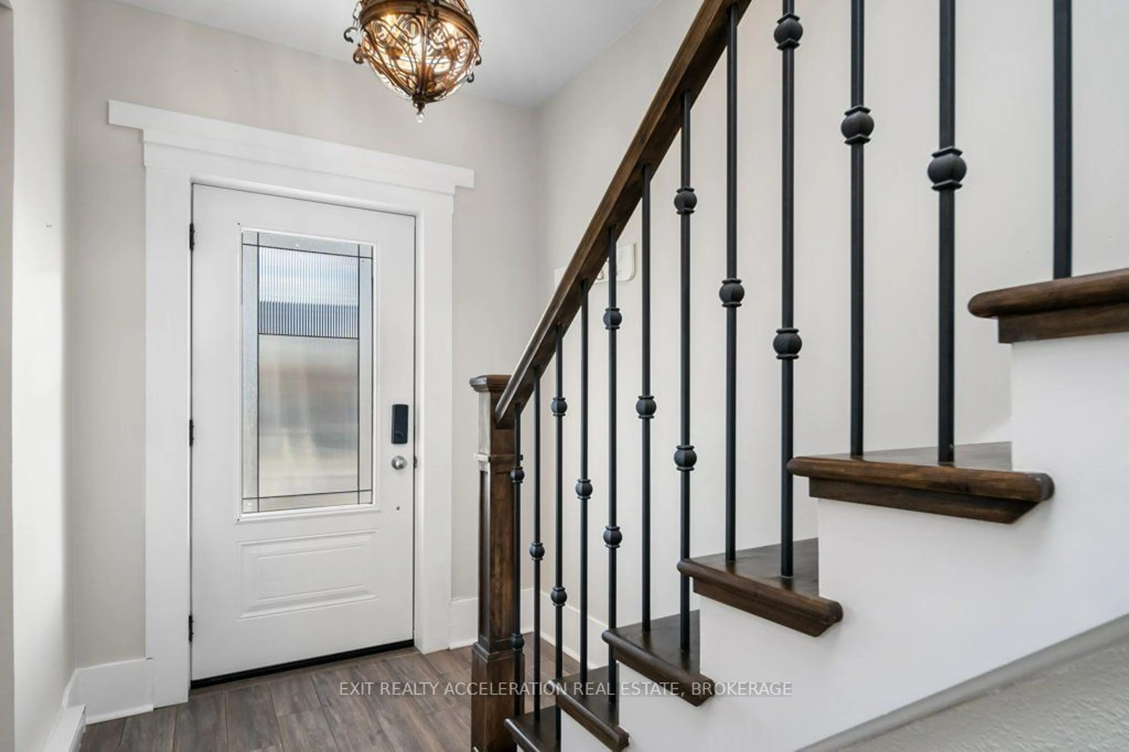 Indoor entryway, wood floors for 191 Bridge St, Greater Napanee Ontario K7R 2E3