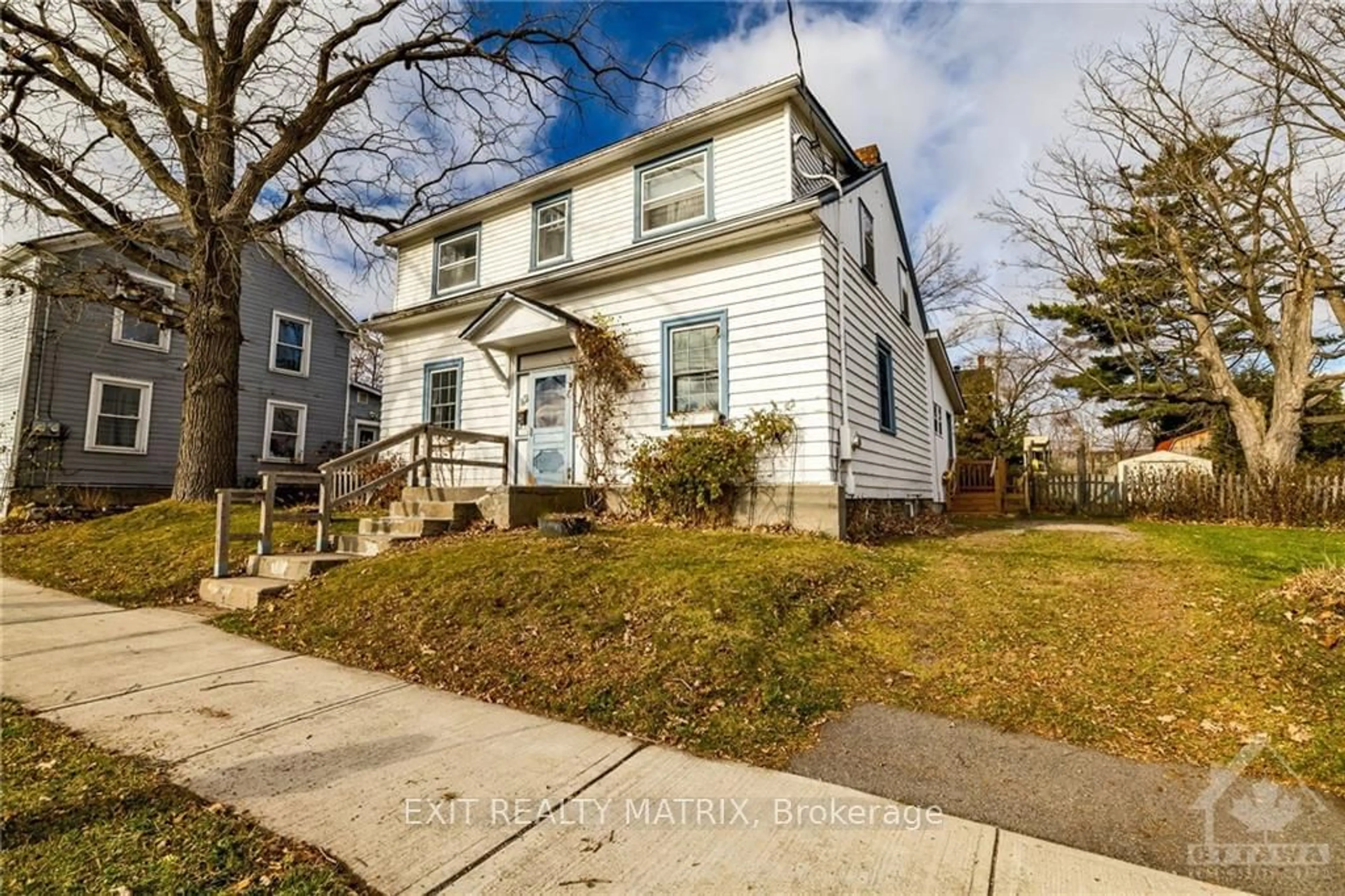 Frontside or backside of a home, the street view for 25 HIGH St, Carleton Place Ontario K7C 1W1