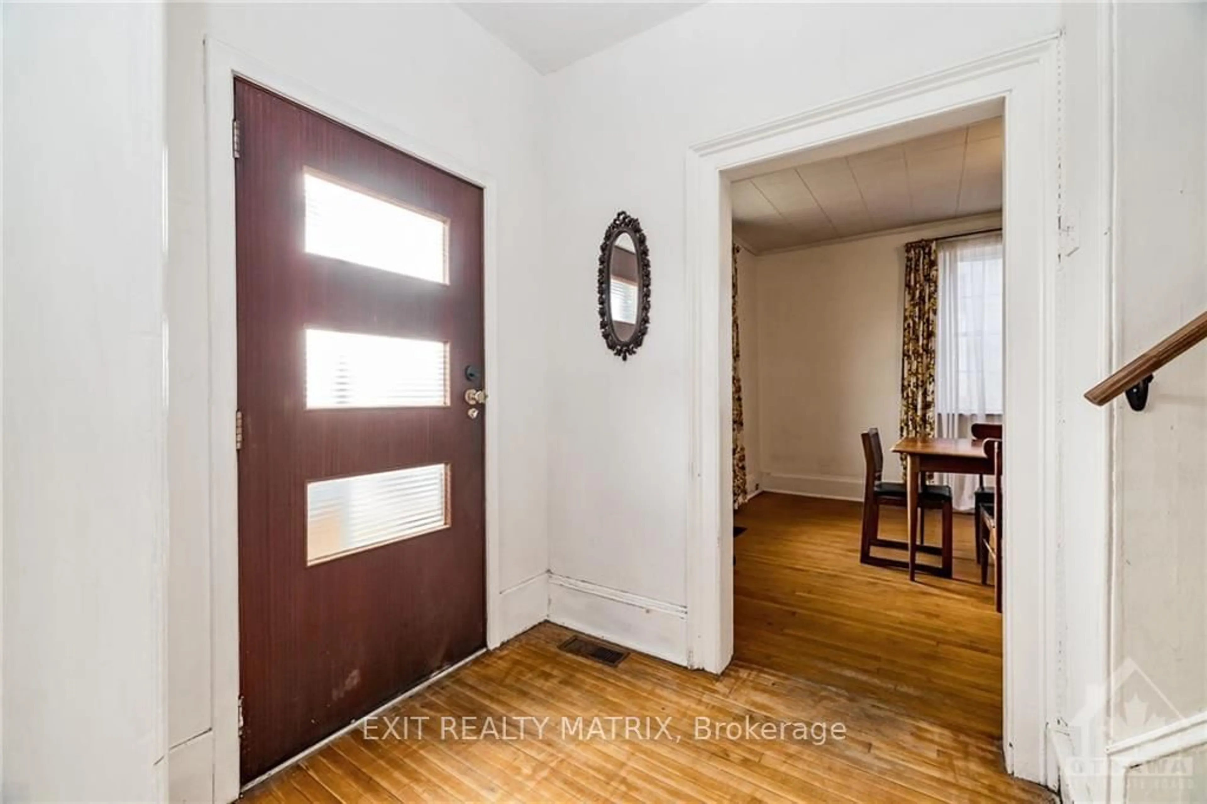 Indoor entryway, wood floors for 25 HIGH St, Carleton Place Ontario K7C 1W1