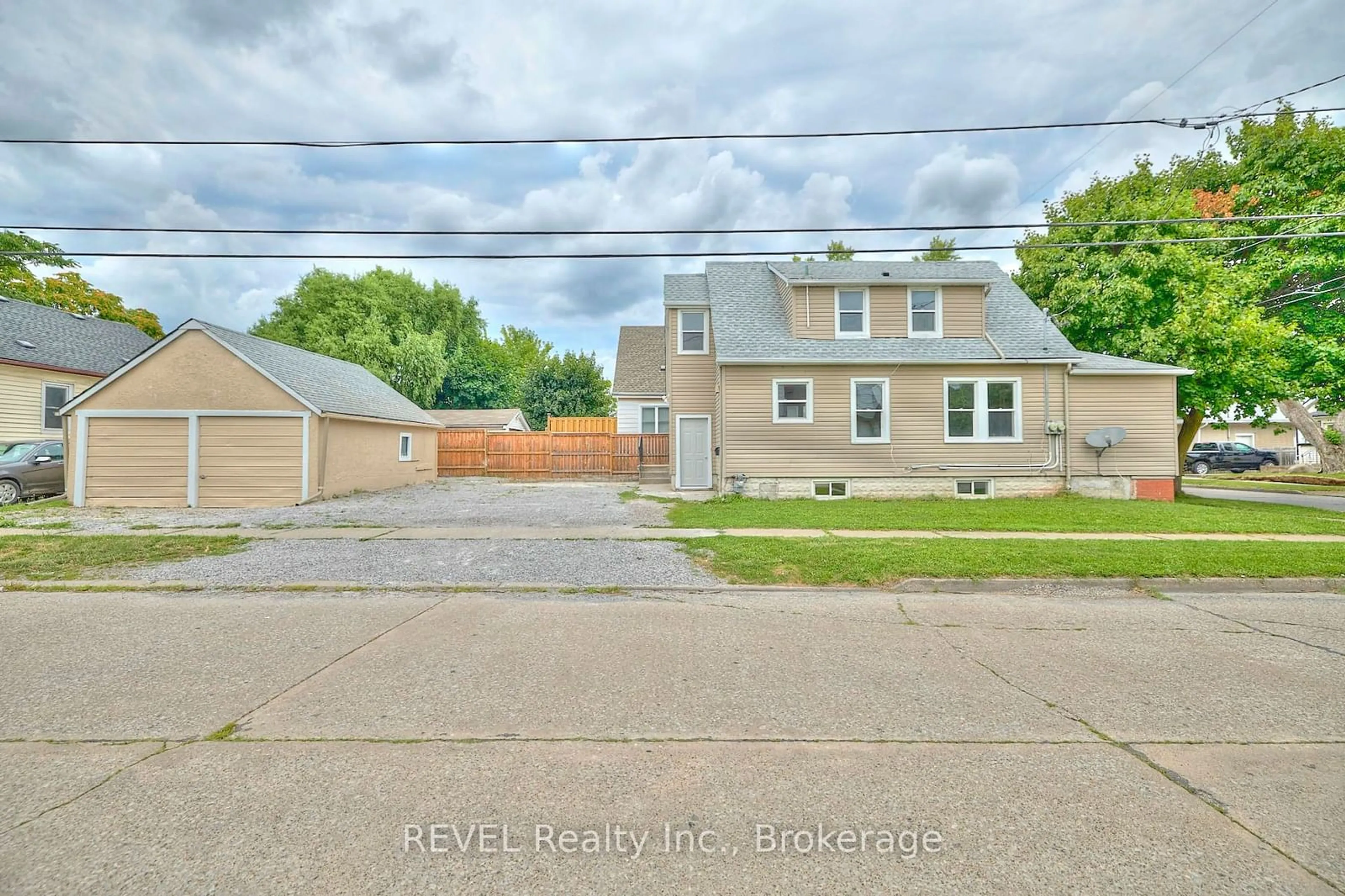 Frontside or backside of a home, the street view for 43 COSBY Ave, St. Catharines Ontario L2M 5R7