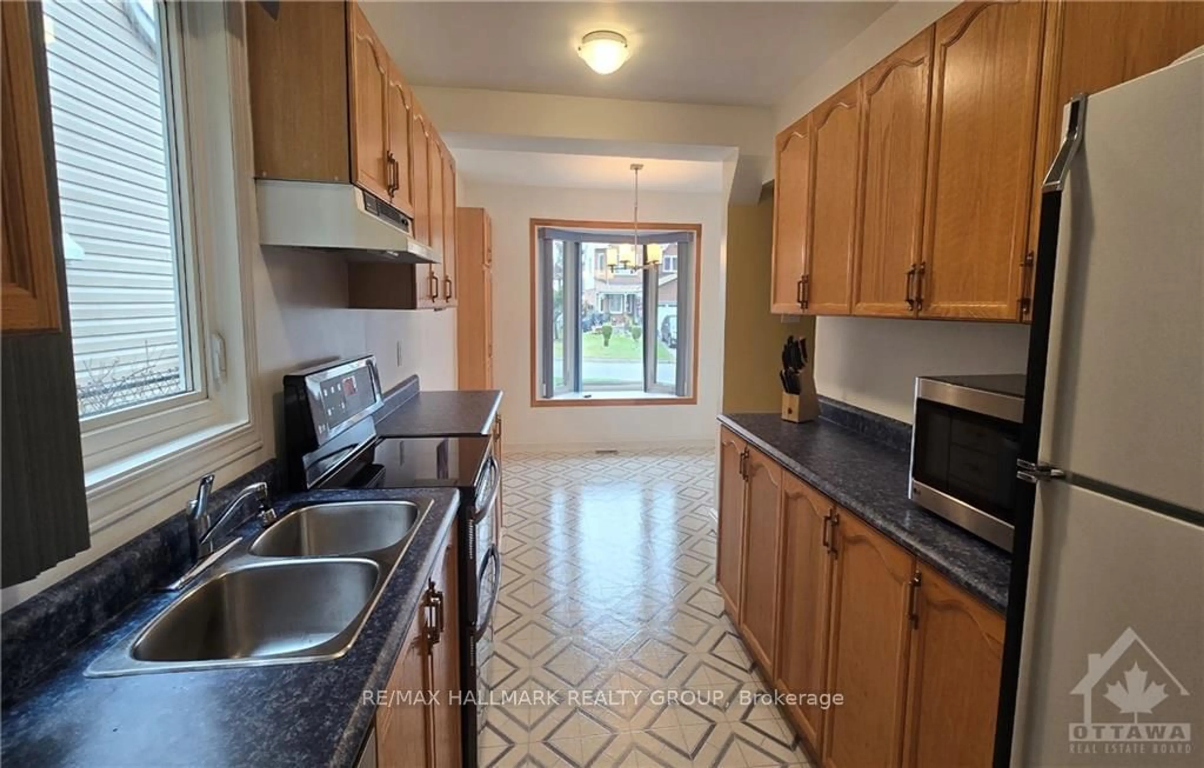 Standard kitchen, ceramic floors, cottage for 1627 CHAMPNEUF Dr, Orleans - Convent Glen and Area Ontario K1C 6C1