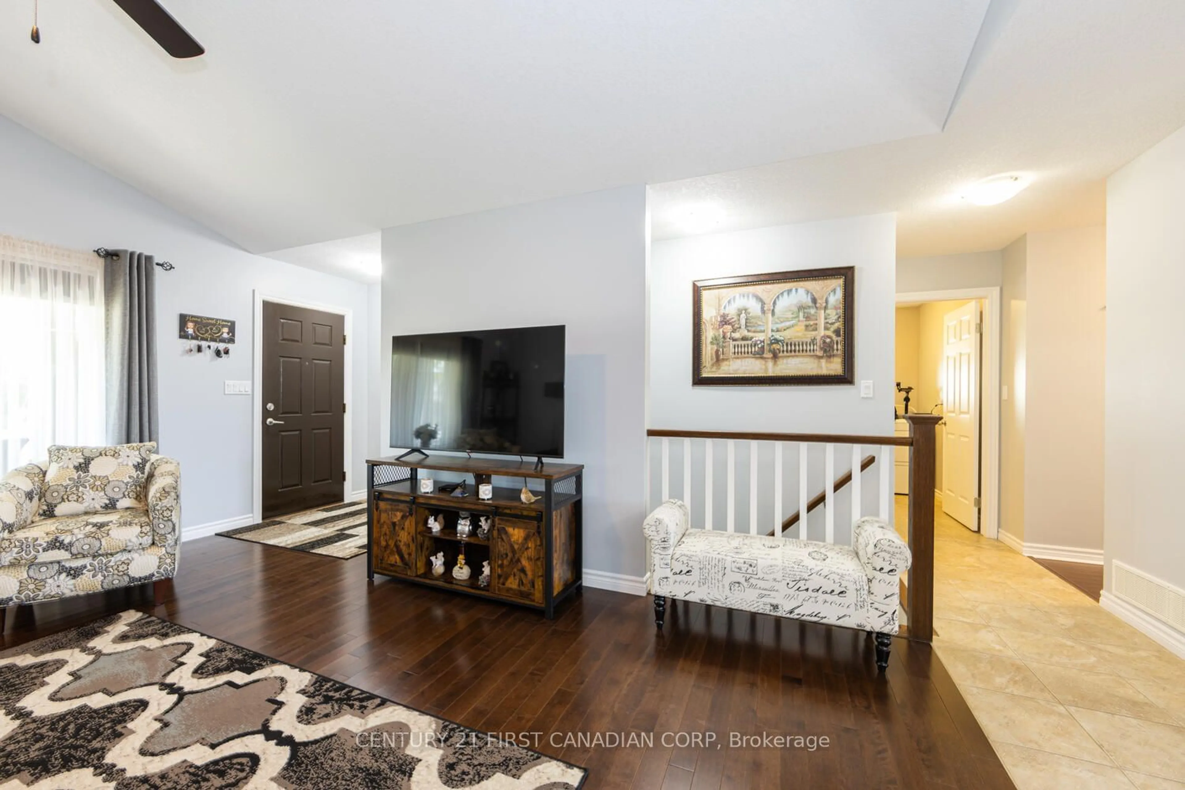 Indoor entryway, wood floors for 52 James Ave, Tillsonburg Ontario N4G 1A4