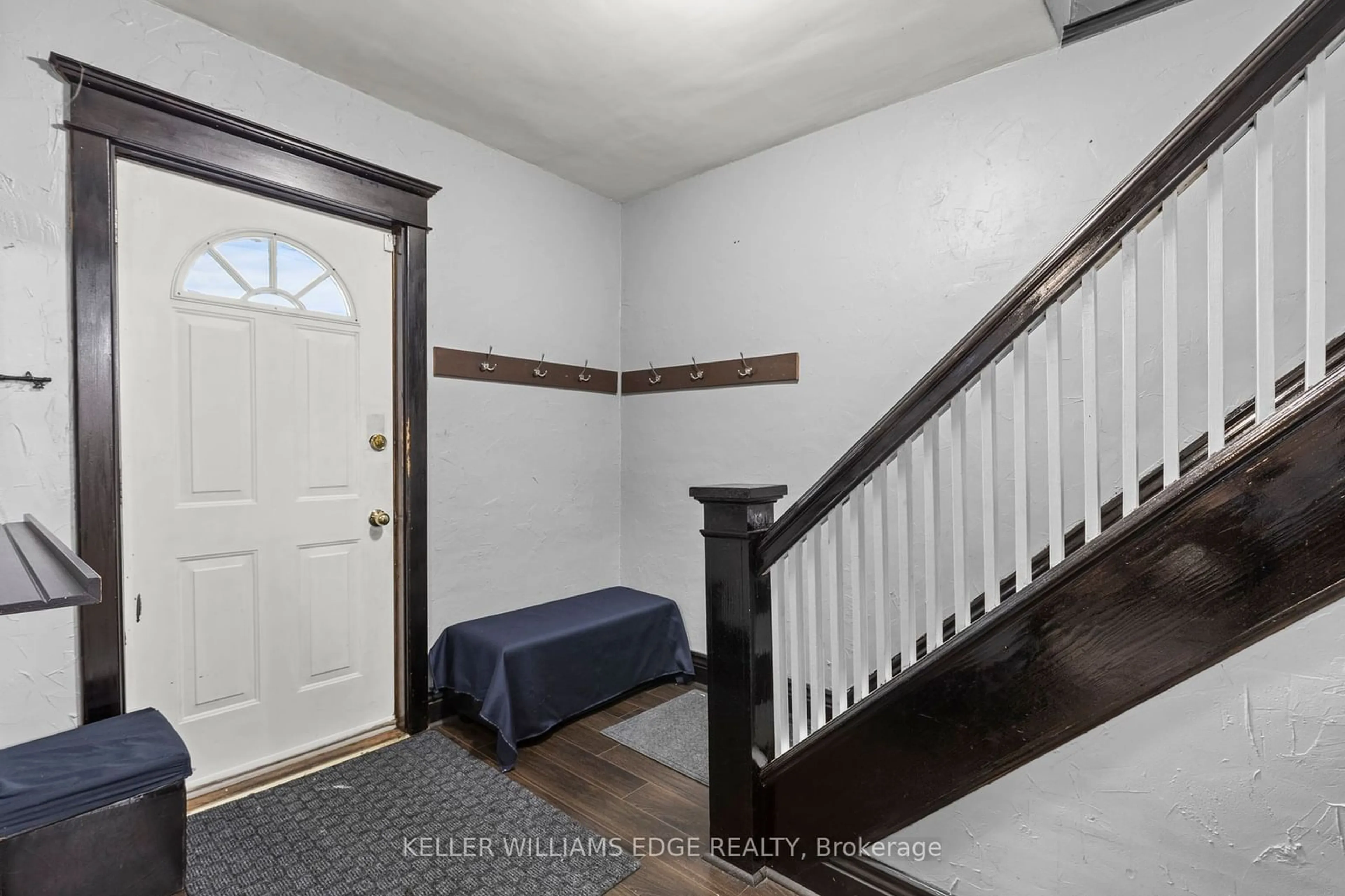 Indoor entryway, wood floors for 47 Dalkeith Ave, Hamilton Ontario L8L 3J3