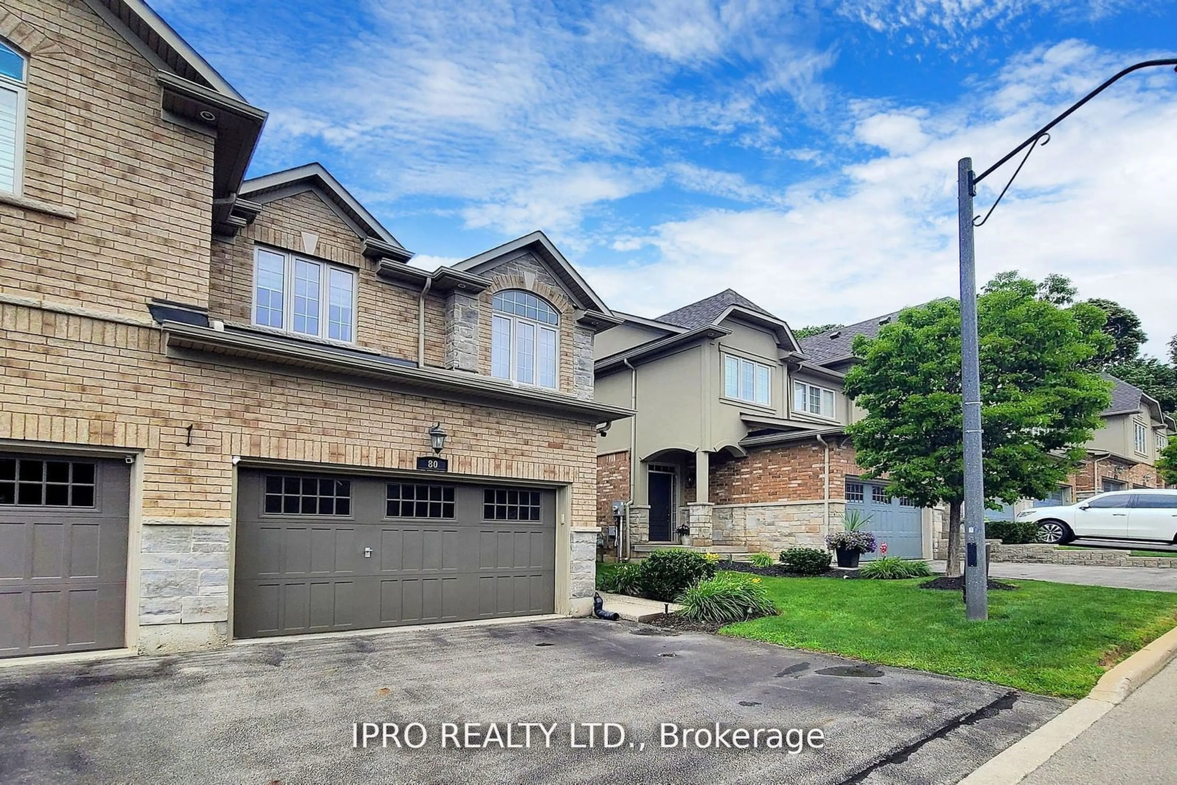 A pic from exterior of the house or condo, the street view for 80 Oakhaven Pl, Hamilton Ontario L9K 0B6