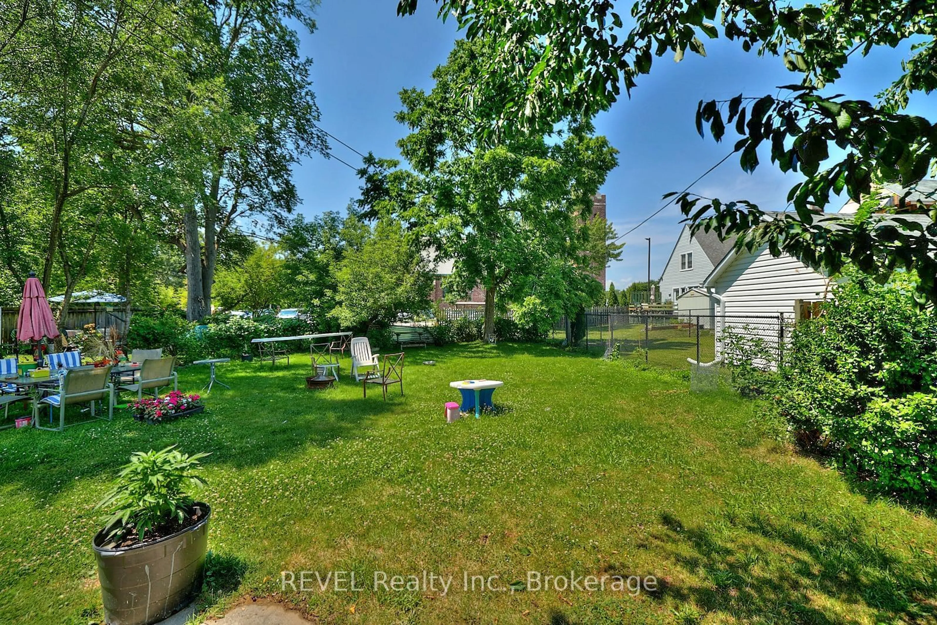 Patio, the fenced backyard for 8 PELHAM Rd, St. Catharines Ontario L2S 1P9