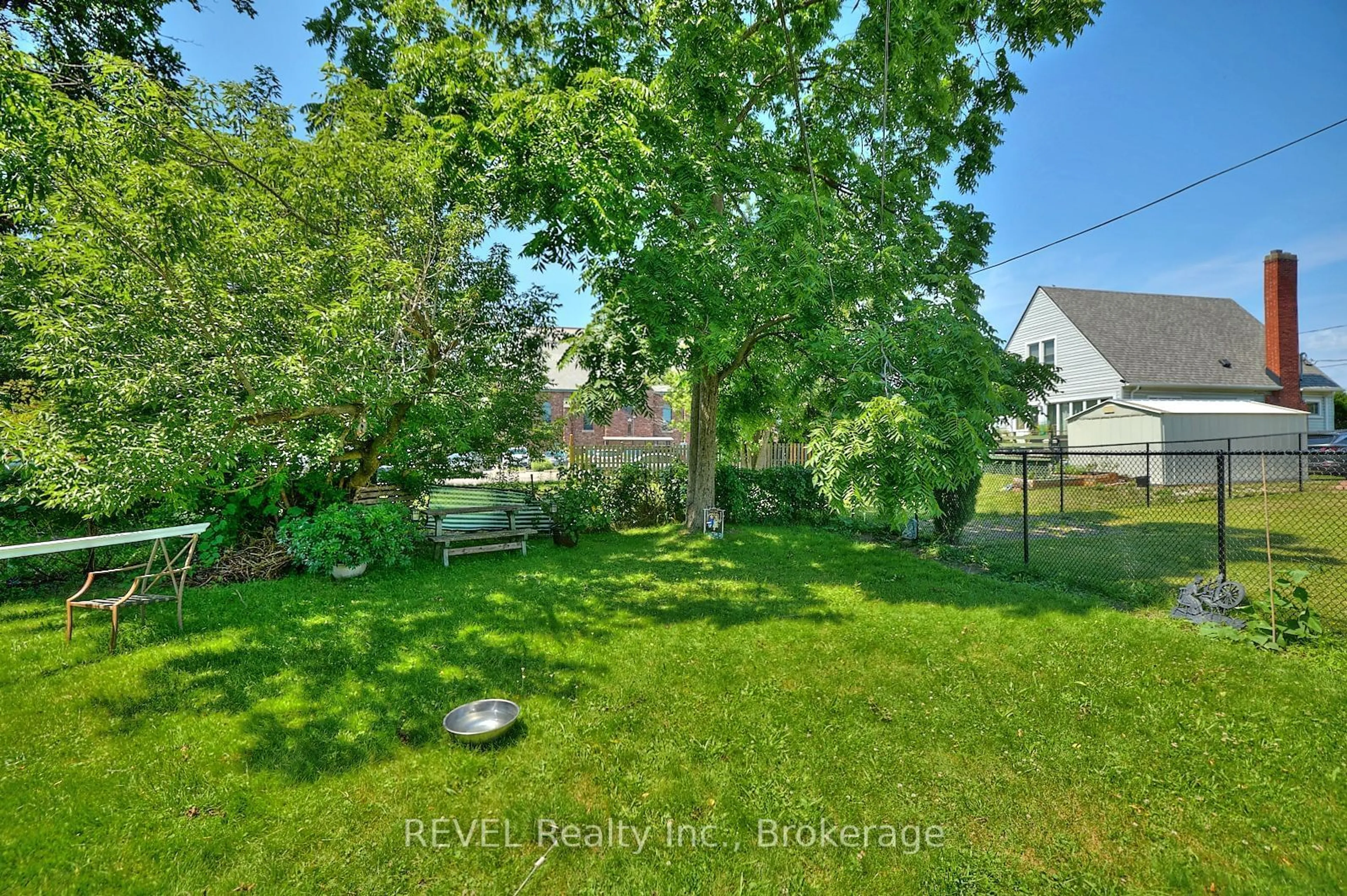 Patio, the fenced backyard for 8 PELHAM Rd, St. Catharines Ontario L2S 1P9