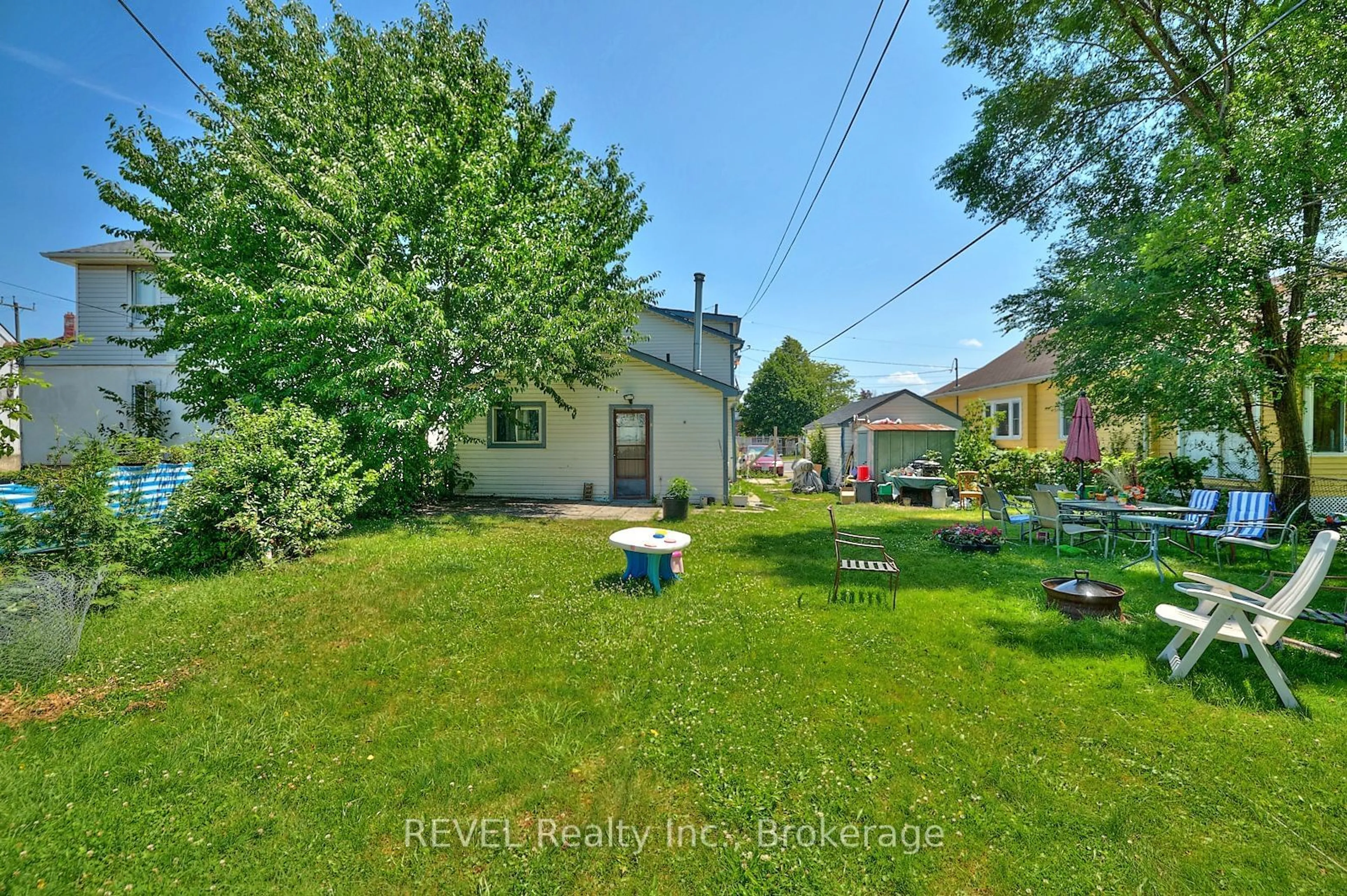 Patio, the fenced backyard for 8 PELHAM Rd, St. Catharines Ontario L2S 1P9