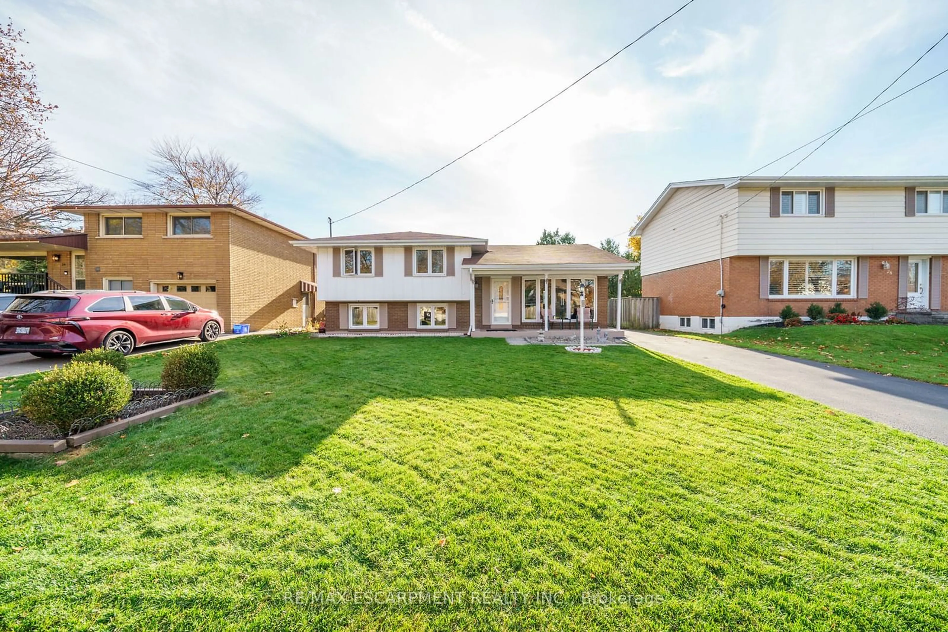 Frontside or backside of a home, the fenced backyard for 32 Morningside Dr, Hamilton Ontario L8T 1P7