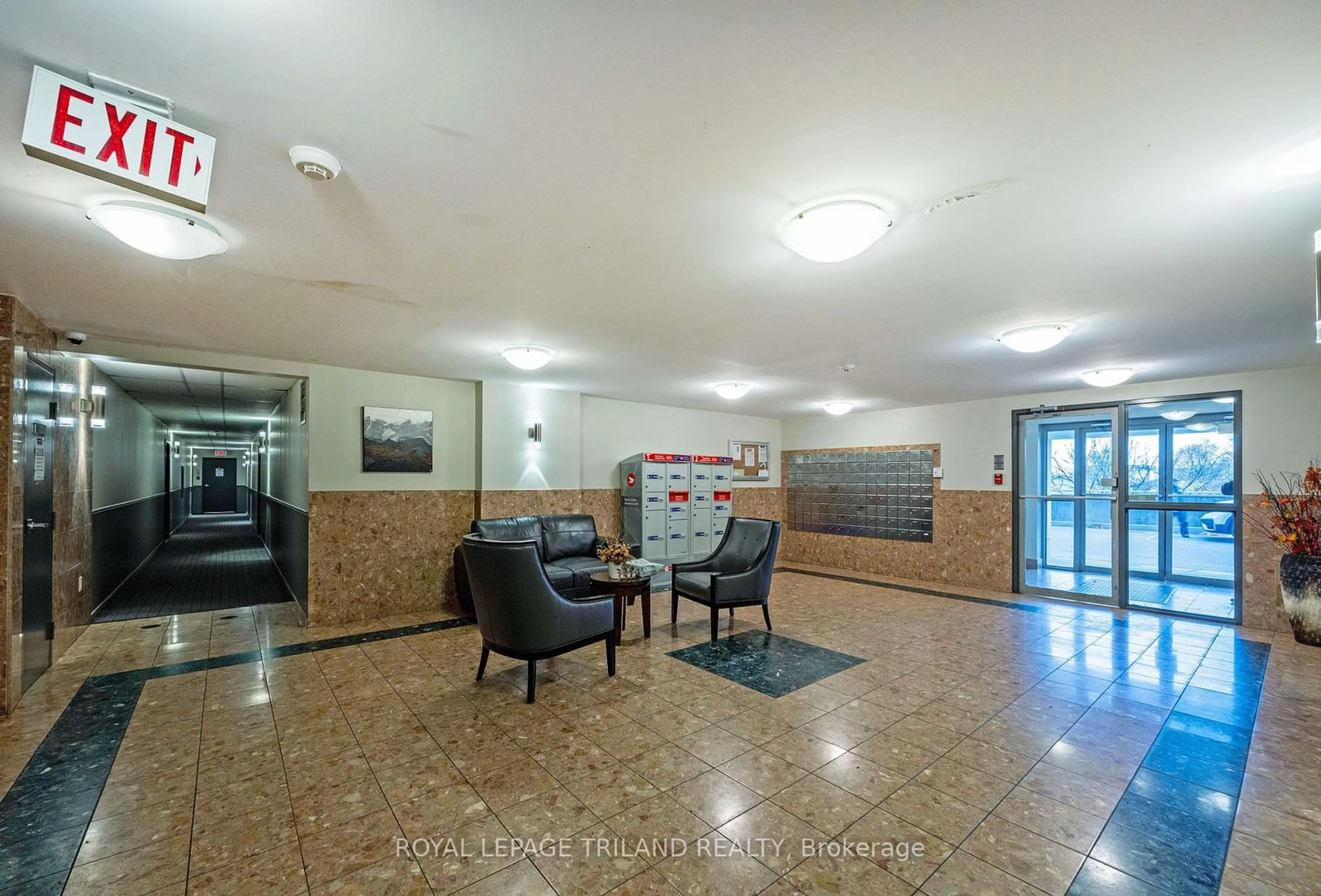 Indoor lobby, unknown floor for 30 Chapman Crt #408, London Ontario N6G 4Y4