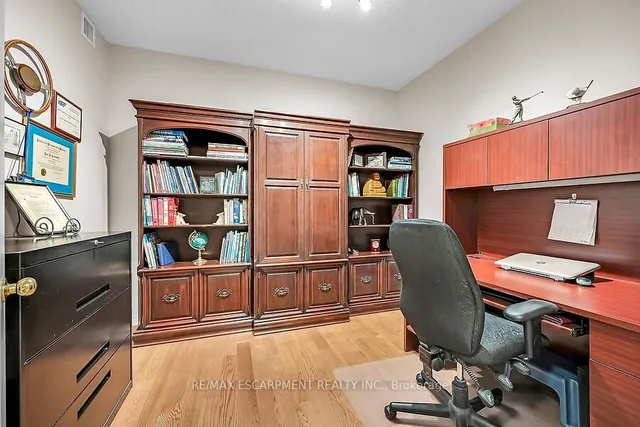 Additional property image - 3000 Creekside Dr Unit 601