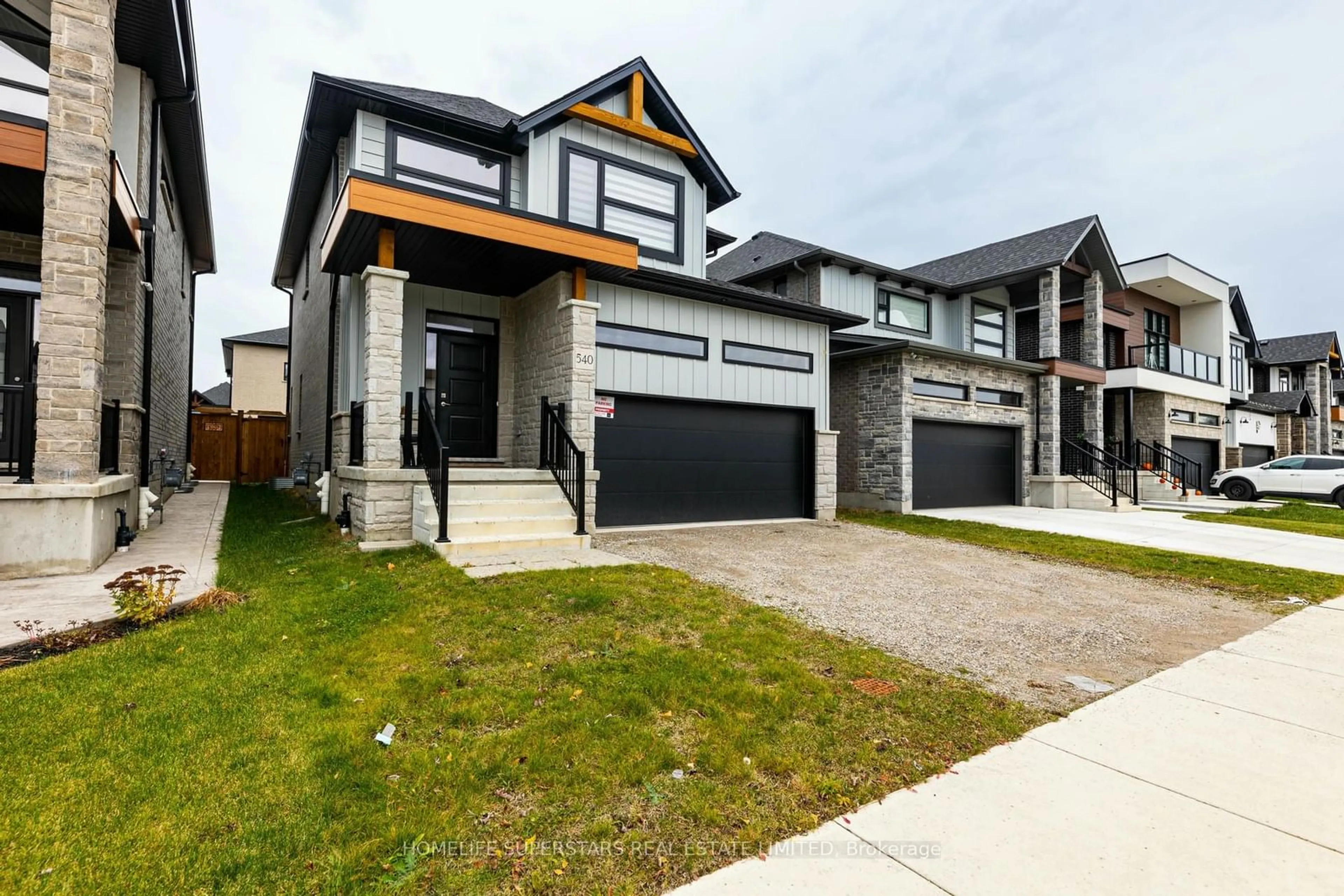 Frontside or backside of a home, the street view for 540 Doonwoods Cres, Kitchener Ontario N2P 0E5