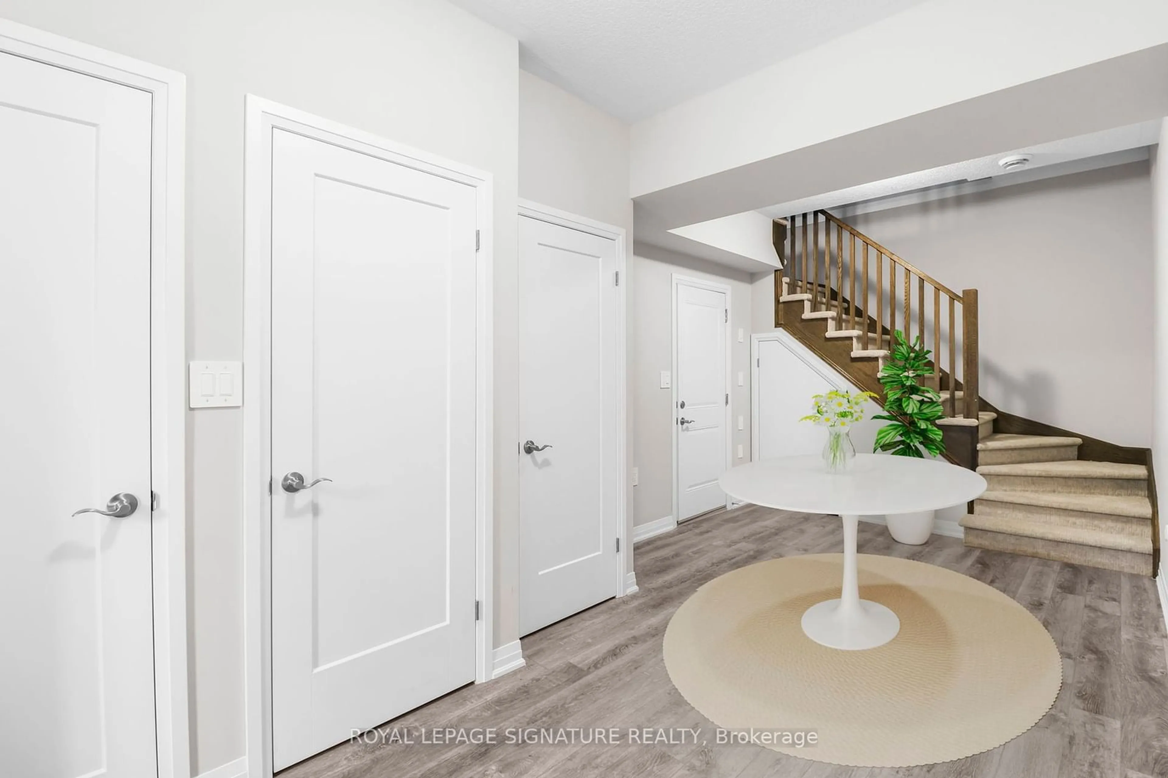 Indoor entryway, wood floors for 17 Laguna Village Cres, Hamilton Ontario L8M 3M7