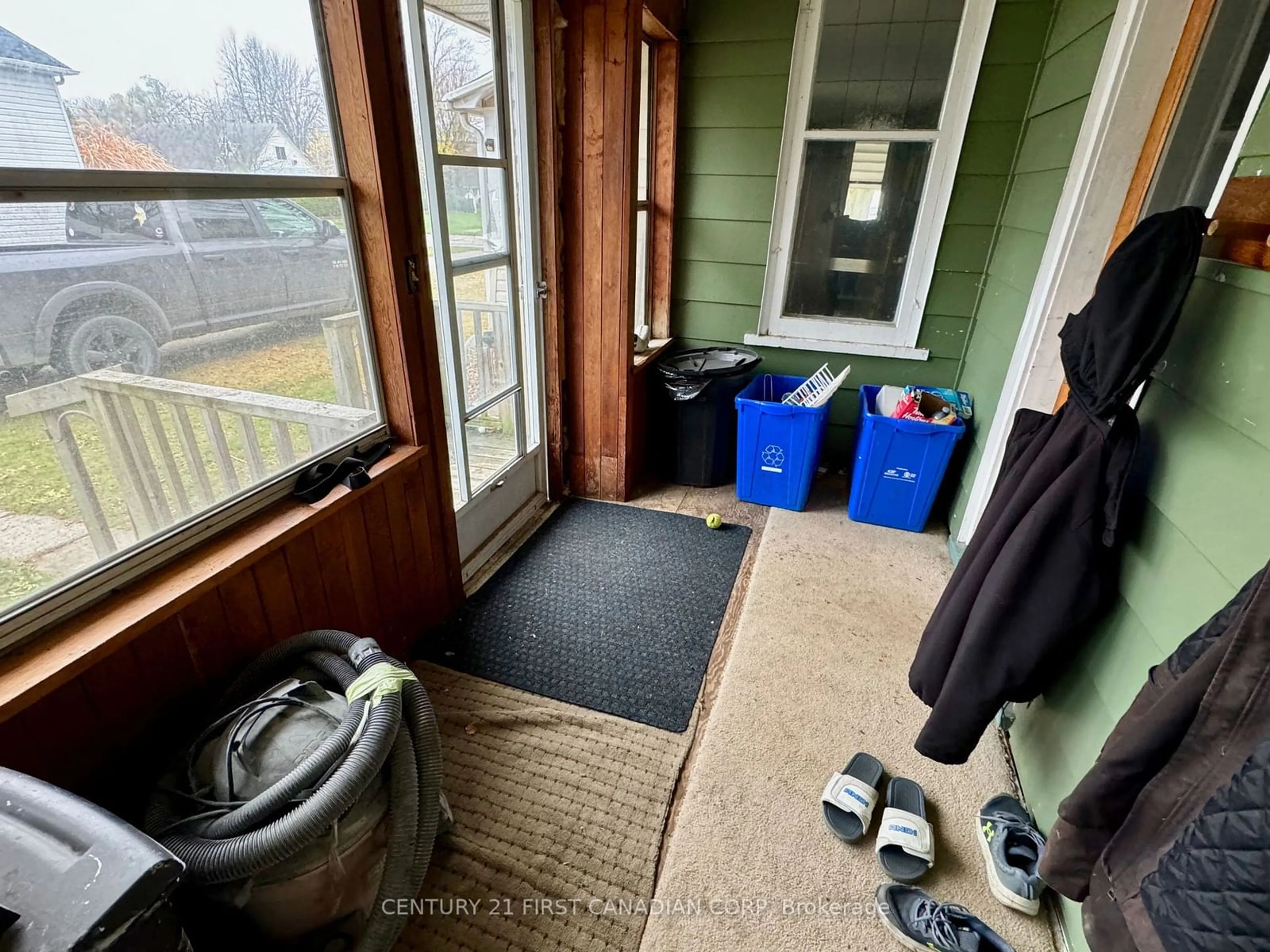 Indoor entryway, not visible floor for 193 Mcarthur St, Dutton/Dunwich Ontario N0L 1J0