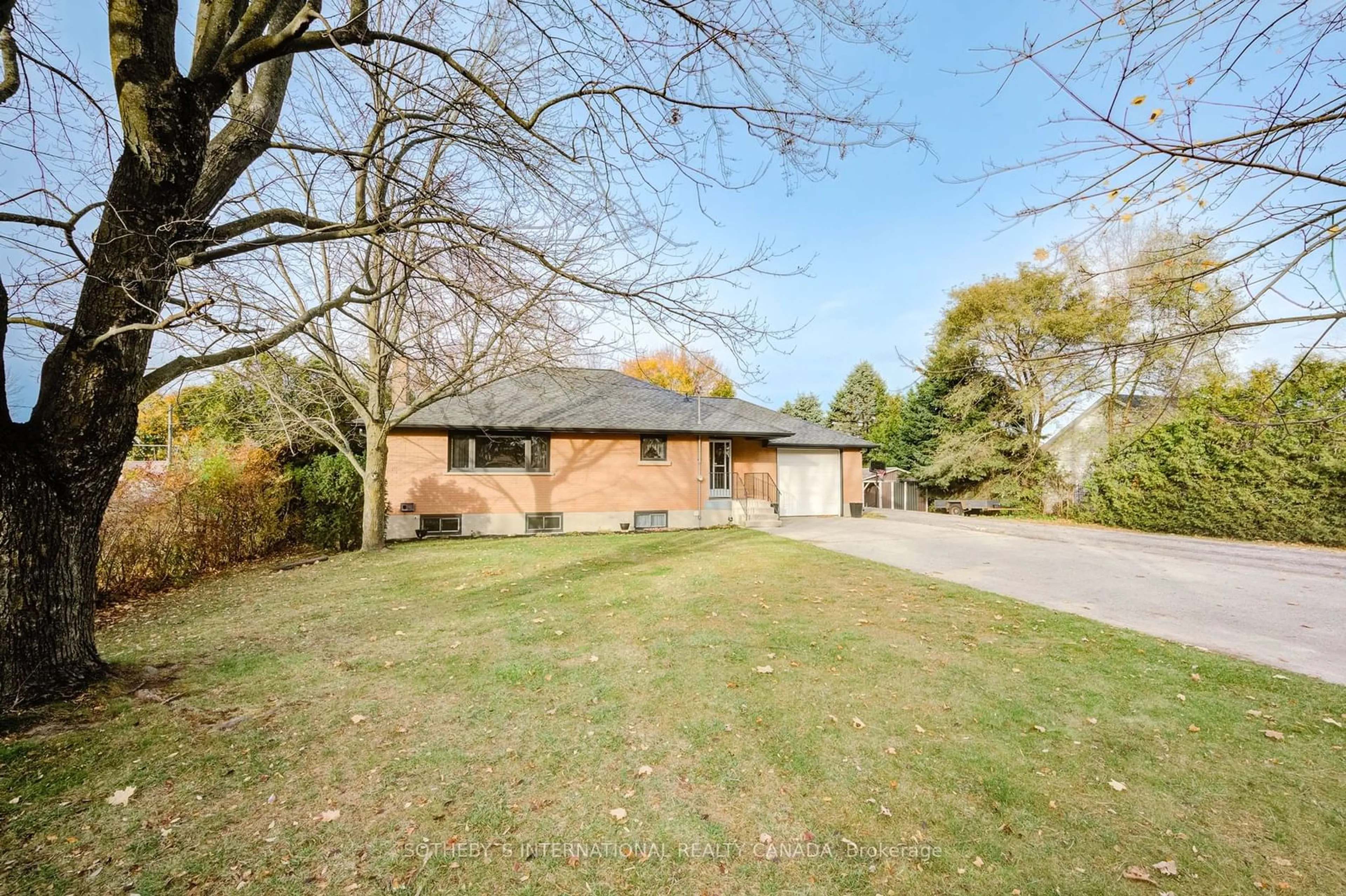 A pic from exterior of the house or condo, the fenced backyard for 56556 Heritage Line, Bayham Ontario N0J 1Y0