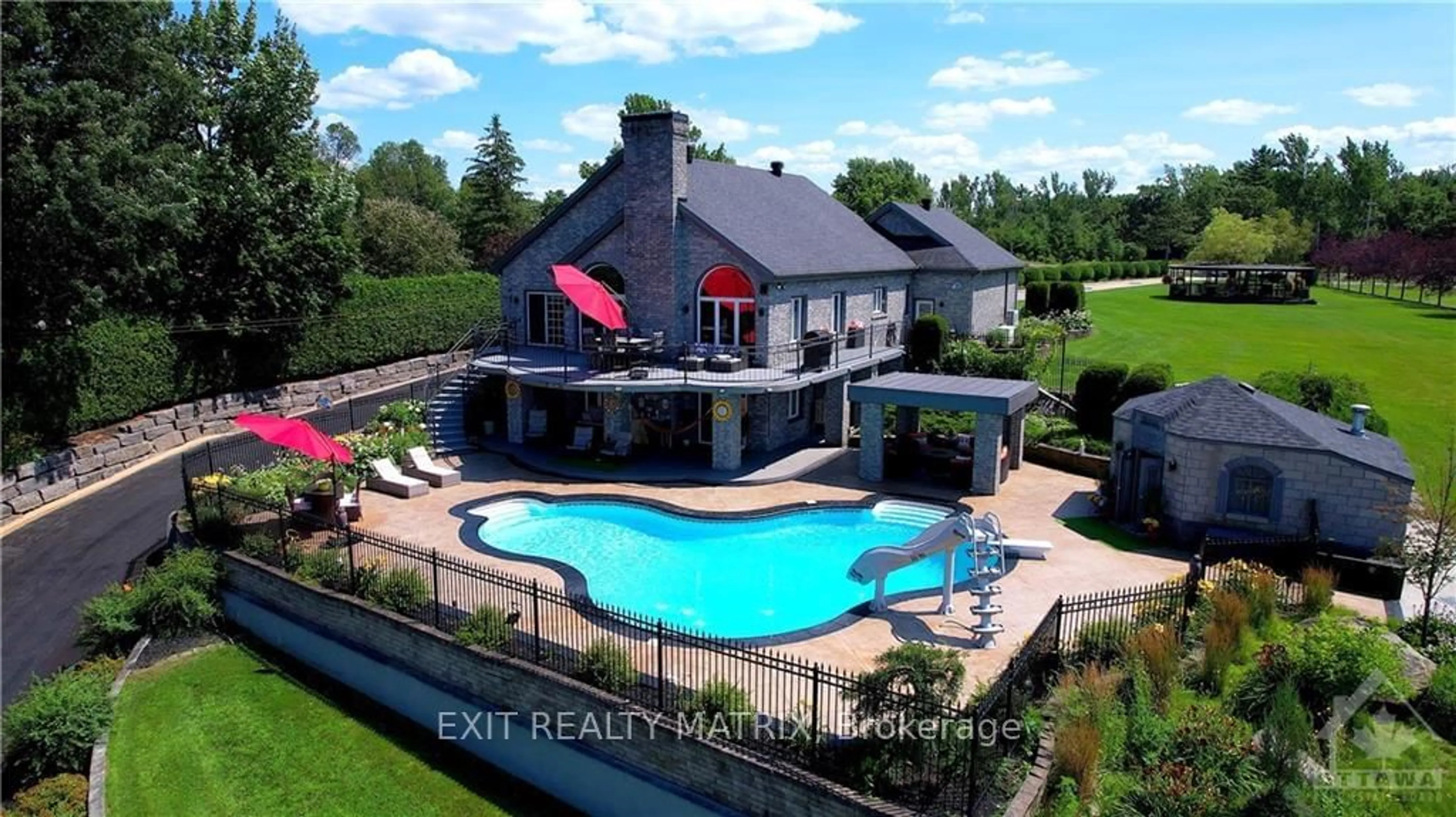 Indoor or outdoor pool for 3835 OLD HIGHWAY 17, Clarence-Rockland Ontario K4K 1W2