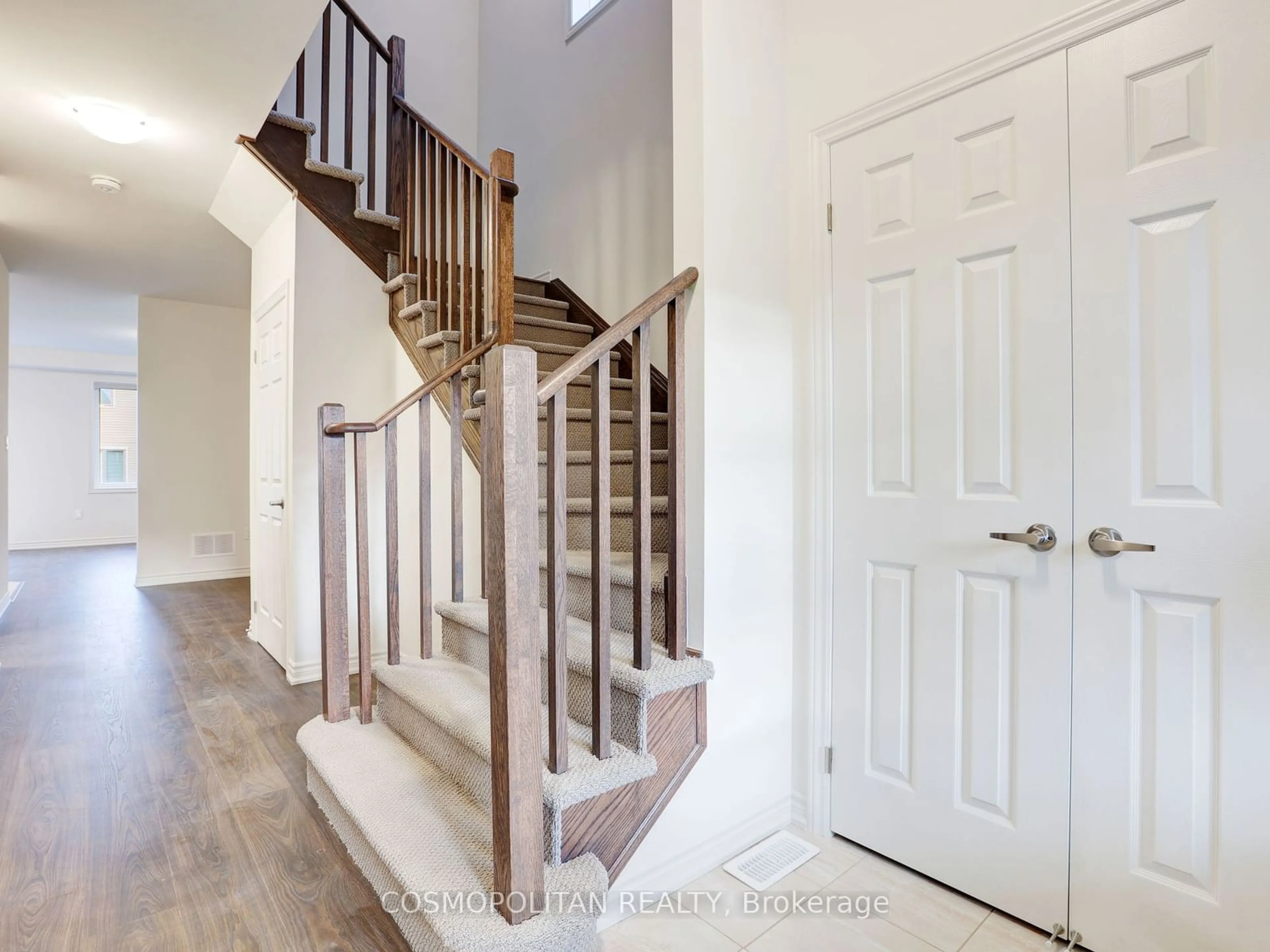 Indoor entryway, wood floors for 59 Gauley Dr, Centre Wellington Ontario N1M 2W3