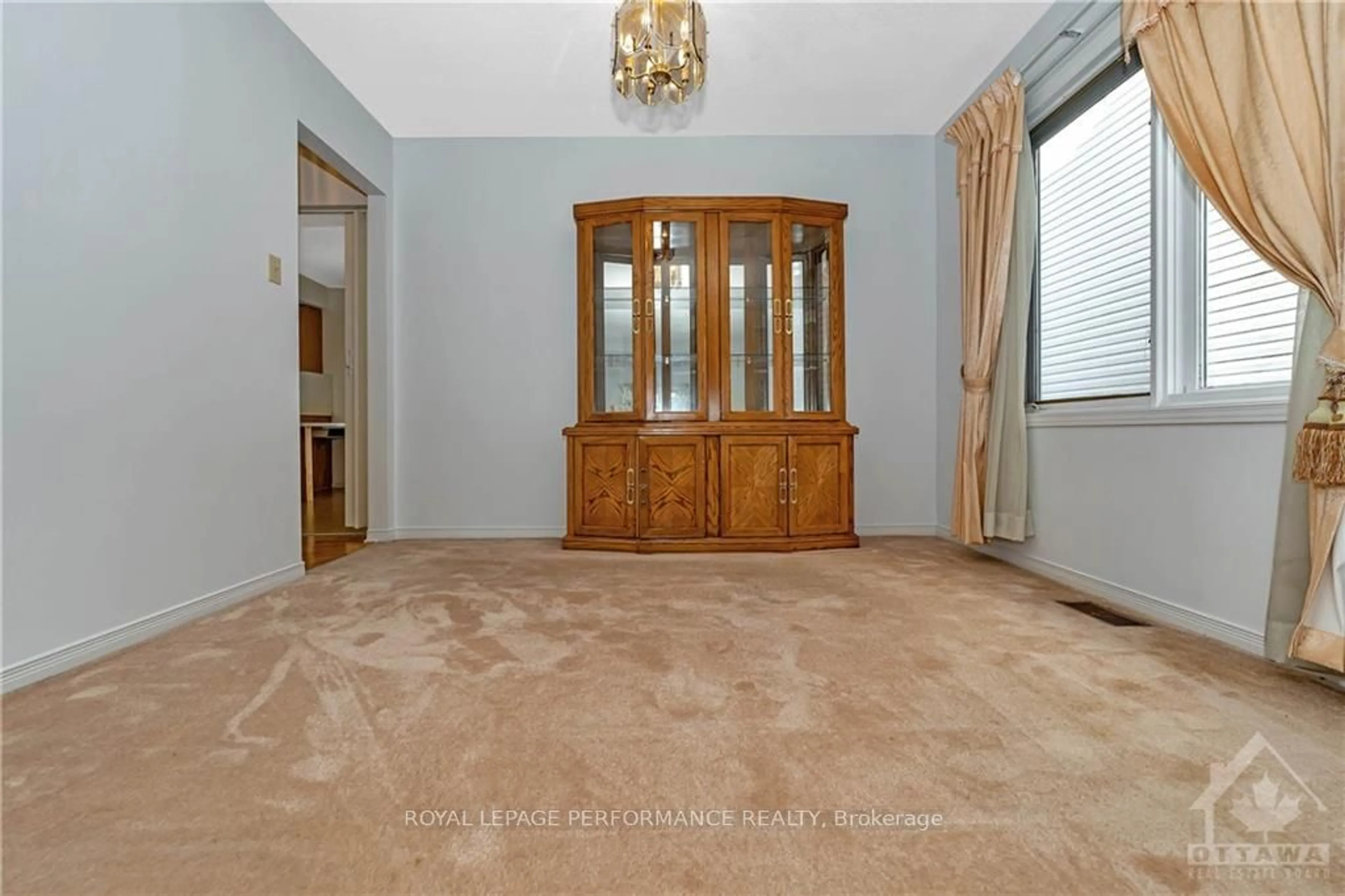 A pic of a room, carpet floors for 1353 PAARDEBURGH Ave, Hunt Club - South Keys and Area Ontario K1V 6V6