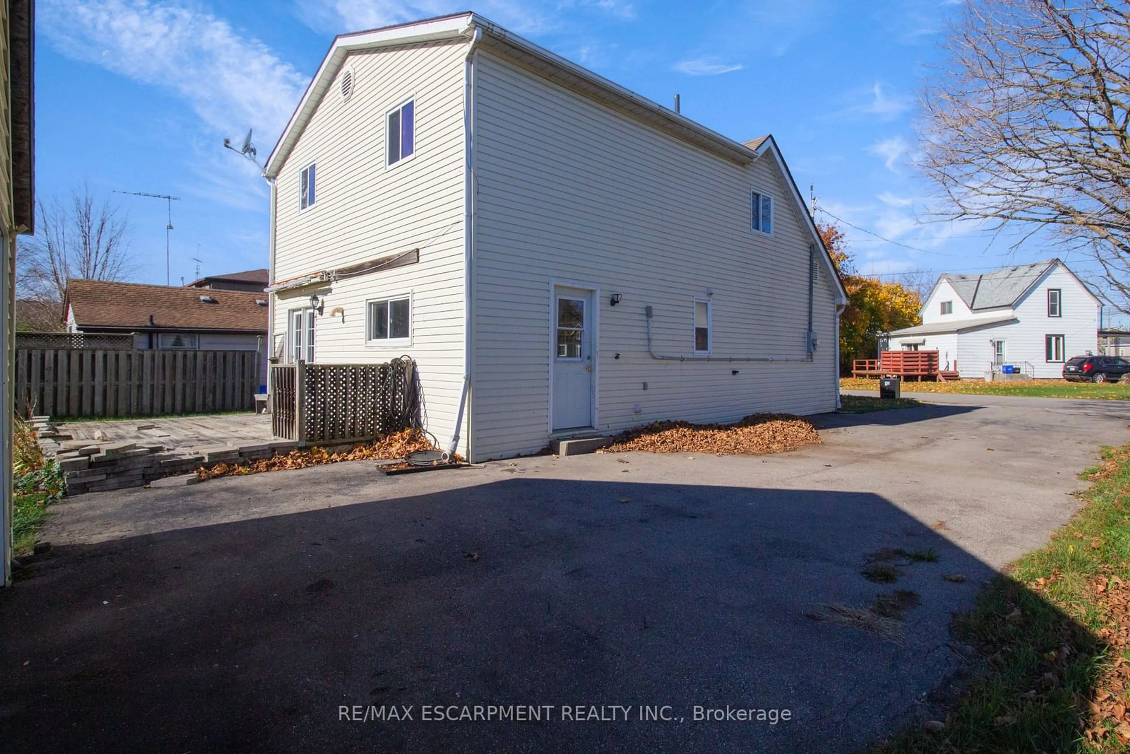 A pic from exterior of the house or condo, the front or back of building for 5 Porter Ave, Haldimand Ontario N0A 1H0