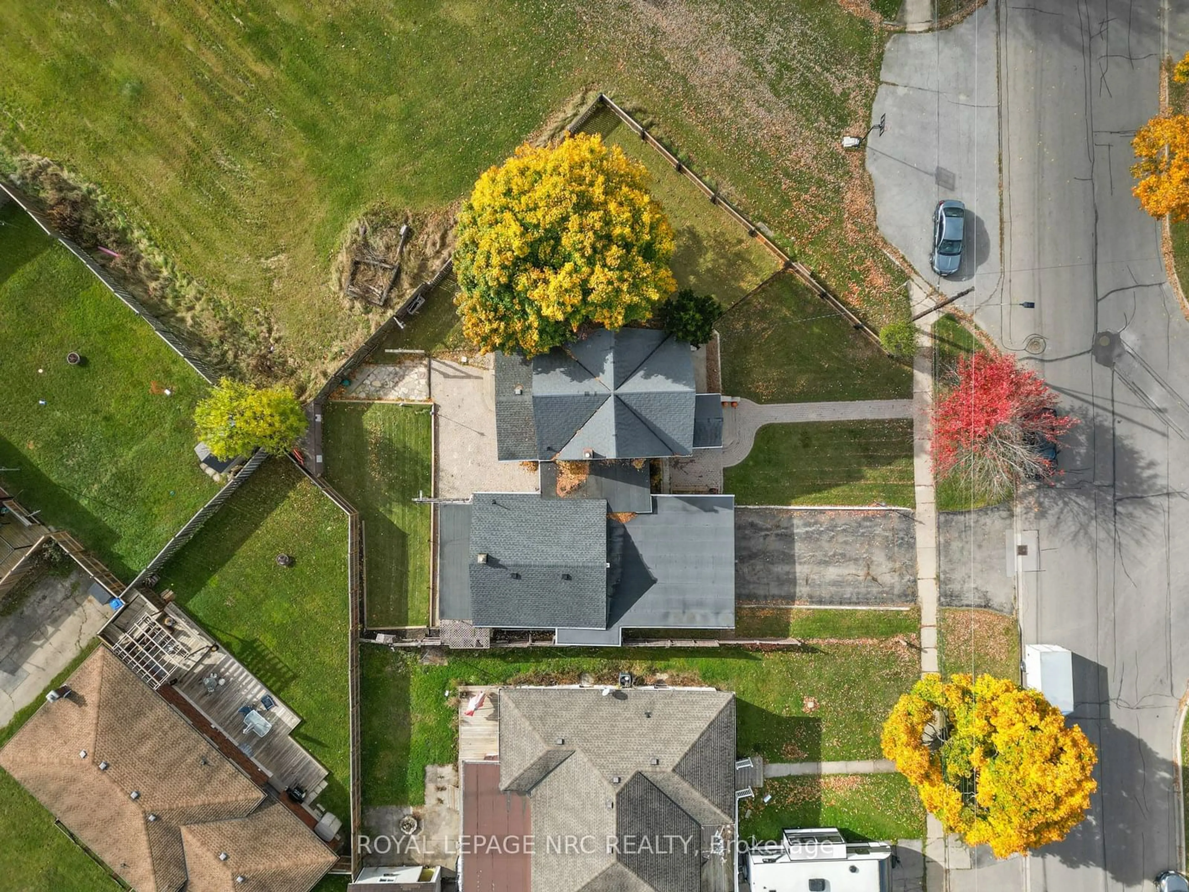 Frontside or backside of a home, the street view for 91 Saint George St, Welland Ontario L3C 5N3