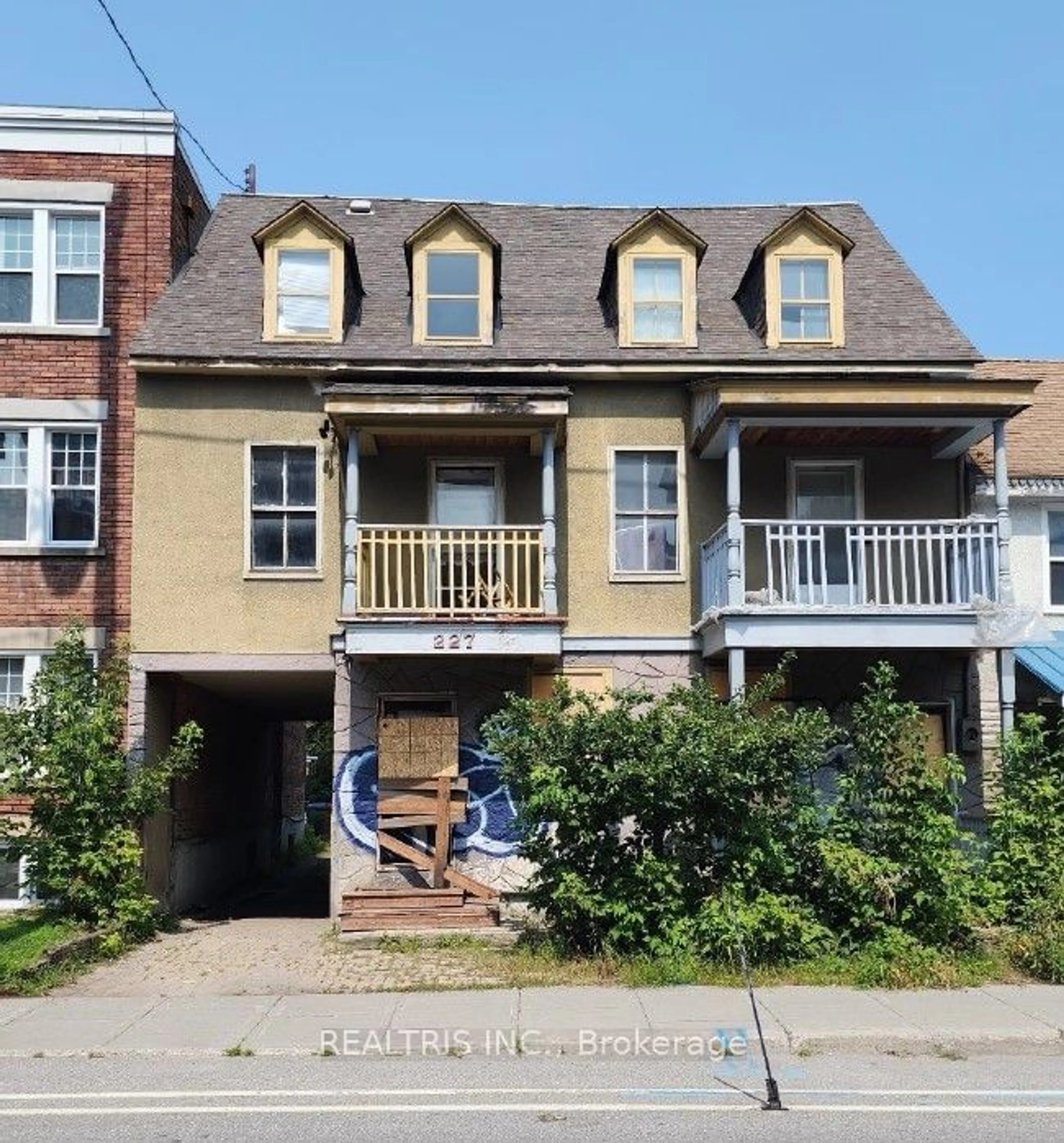 A pic from exterior of the house or condo, the street view for 227-229 St. Patrick St, Lower Town - Sandy Hill Ontario K1N 5K2