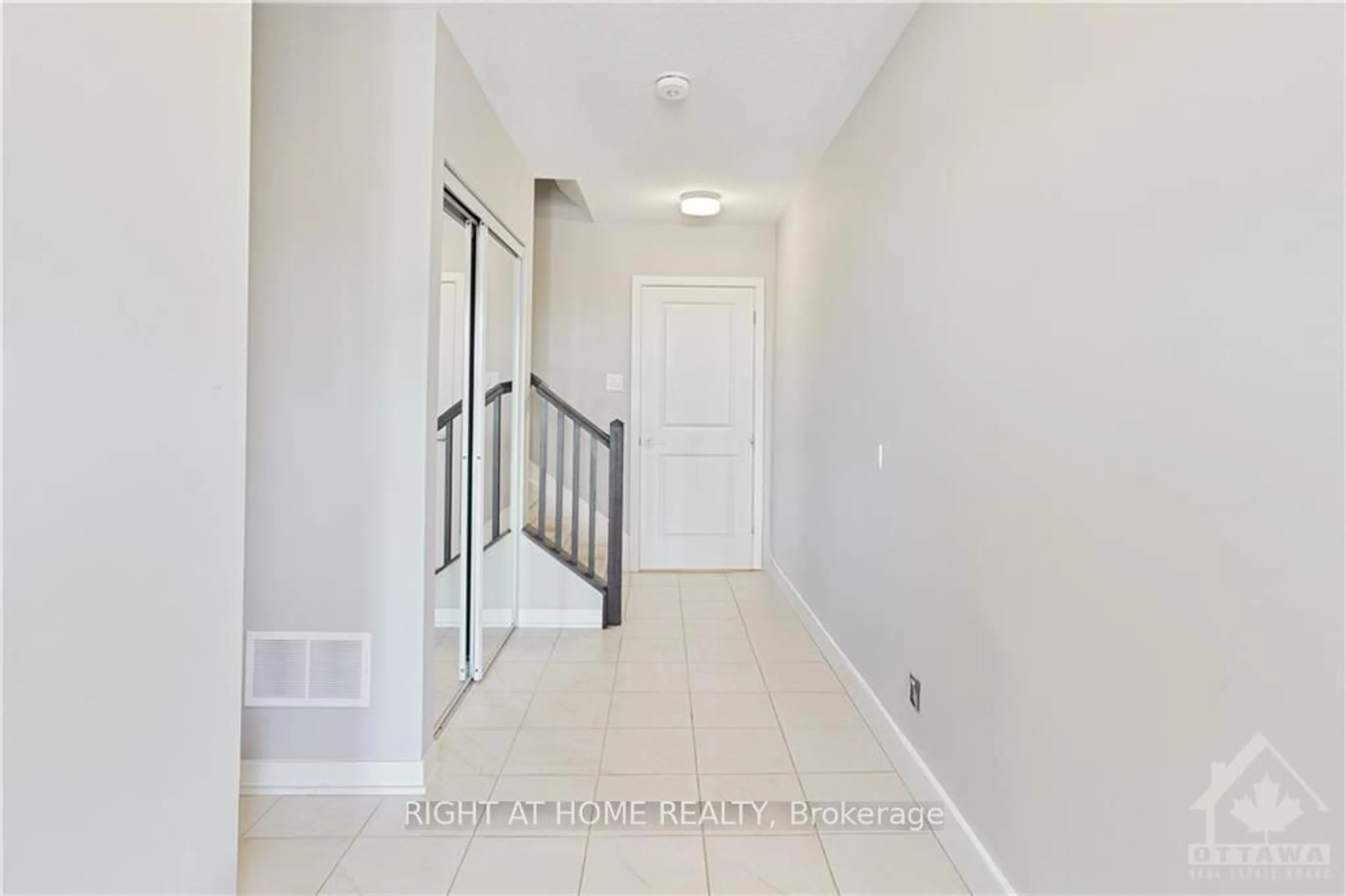 Indoor entryway, cement floor for 36 LIMNOS Lane, Stittsville - Munster - Richmond Ontario K2S 0V5